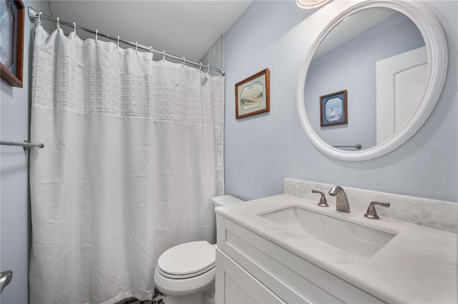 Hall bathroom - 1502 LONGBOW DR, LAKELAND