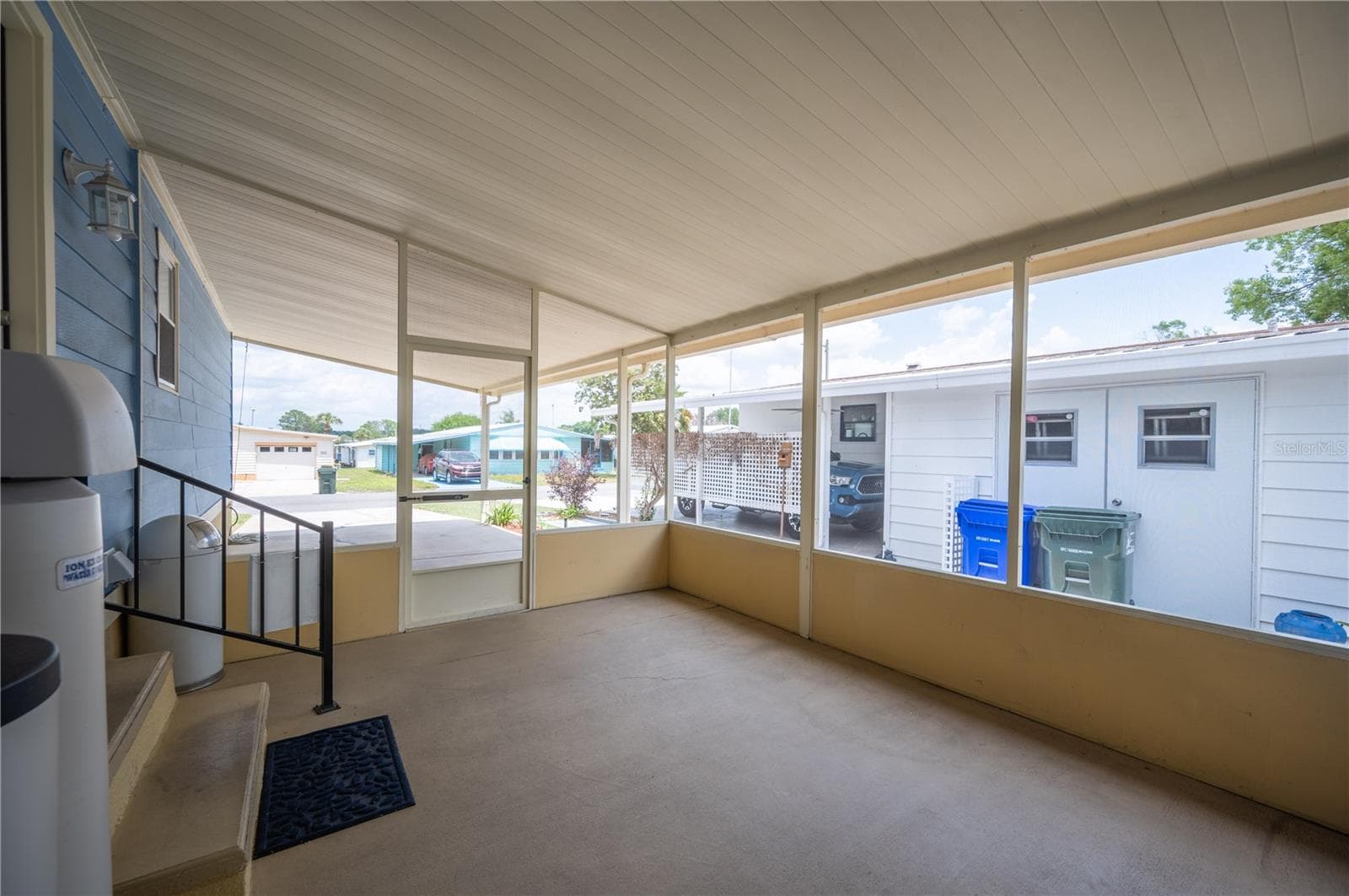 Screened porch - 1502 LONGBOW DR, LAKELAND