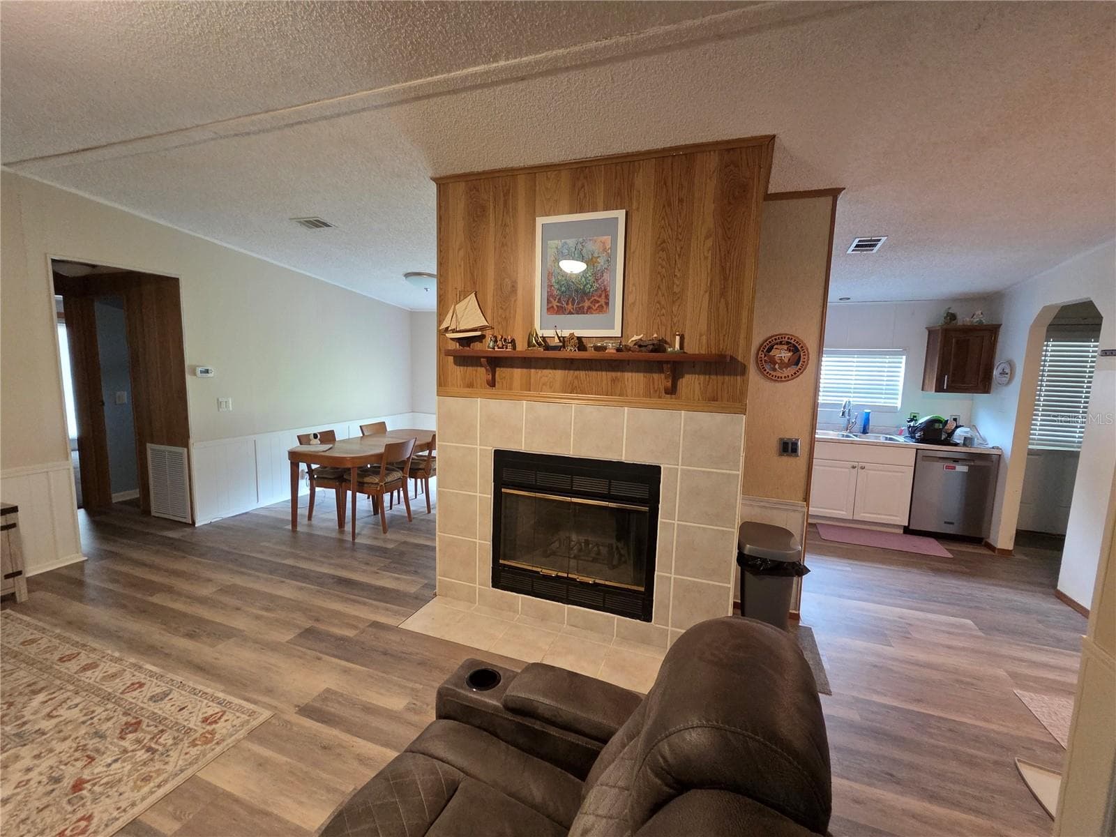 Fireplace in Living Room - 421 MARGARET ST, BRONSON