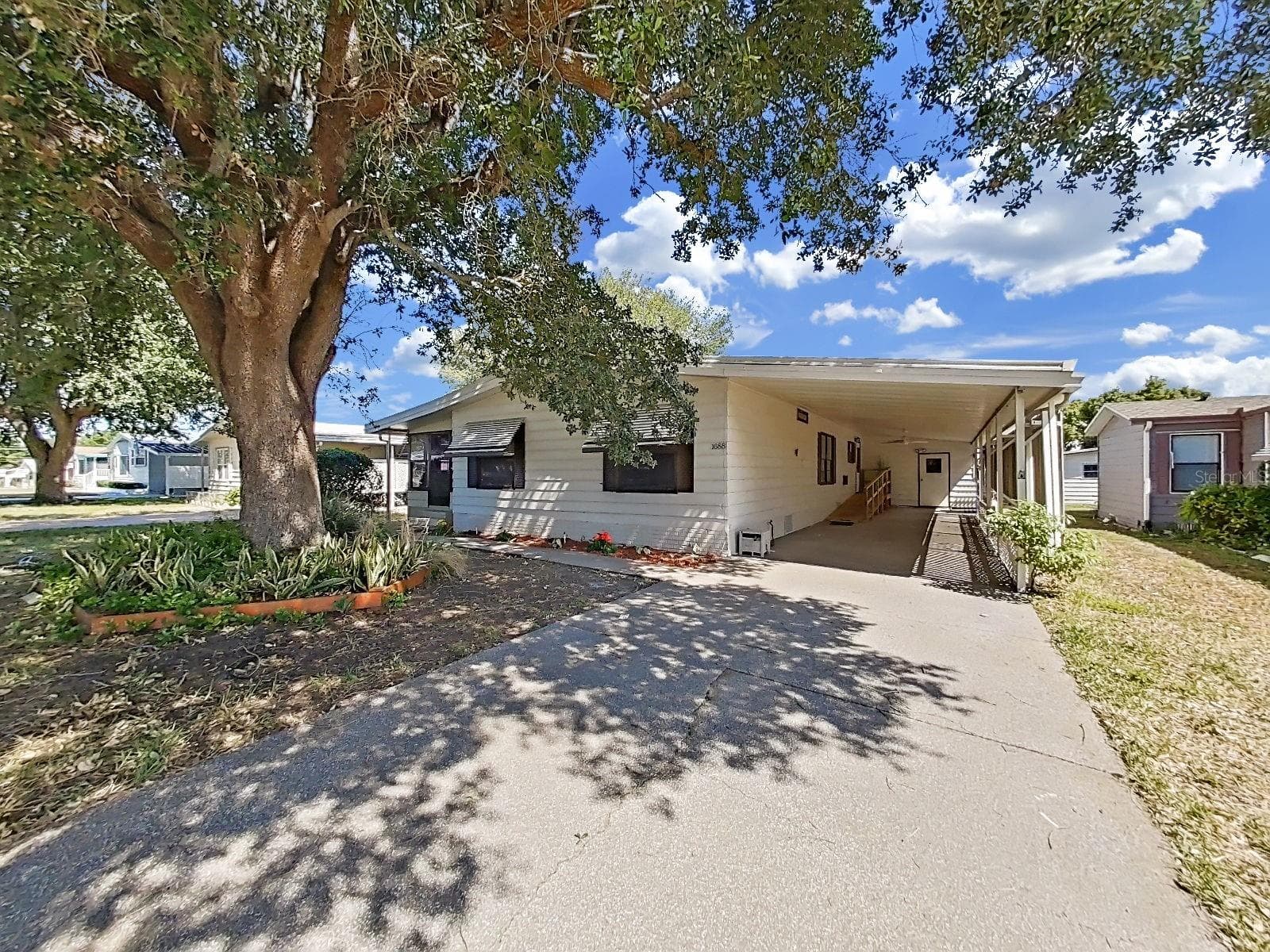 Manufactured Home at 1688 FOXWAY DR, LAKELAND, photo 2 of 39