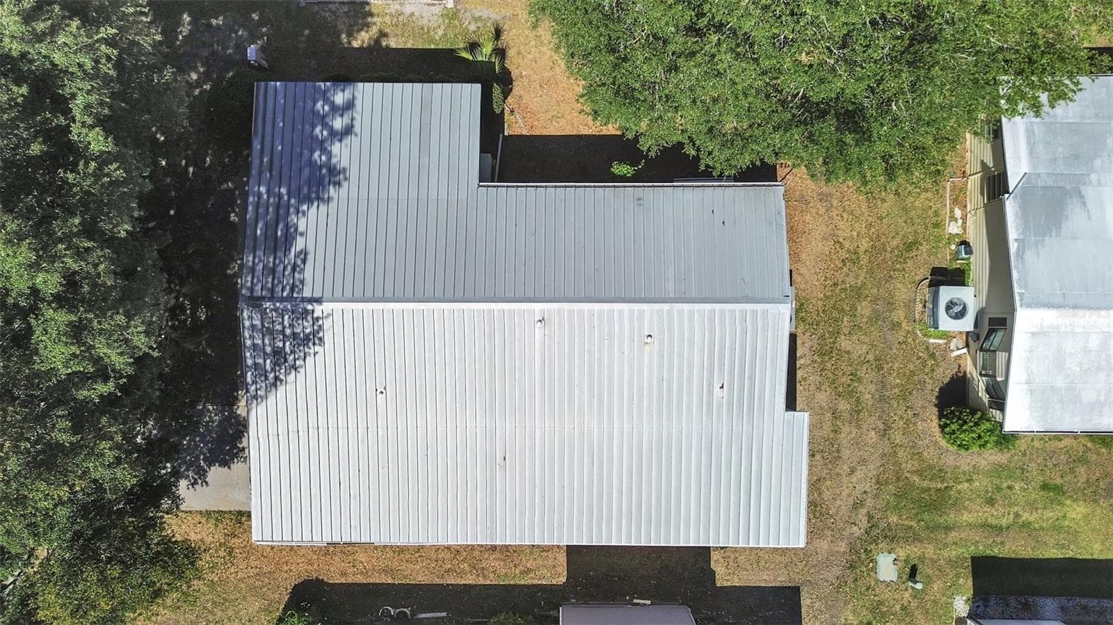 Manufactured Home at 1688 FOXWAY DR, LAKELAND, photo 6 of 39