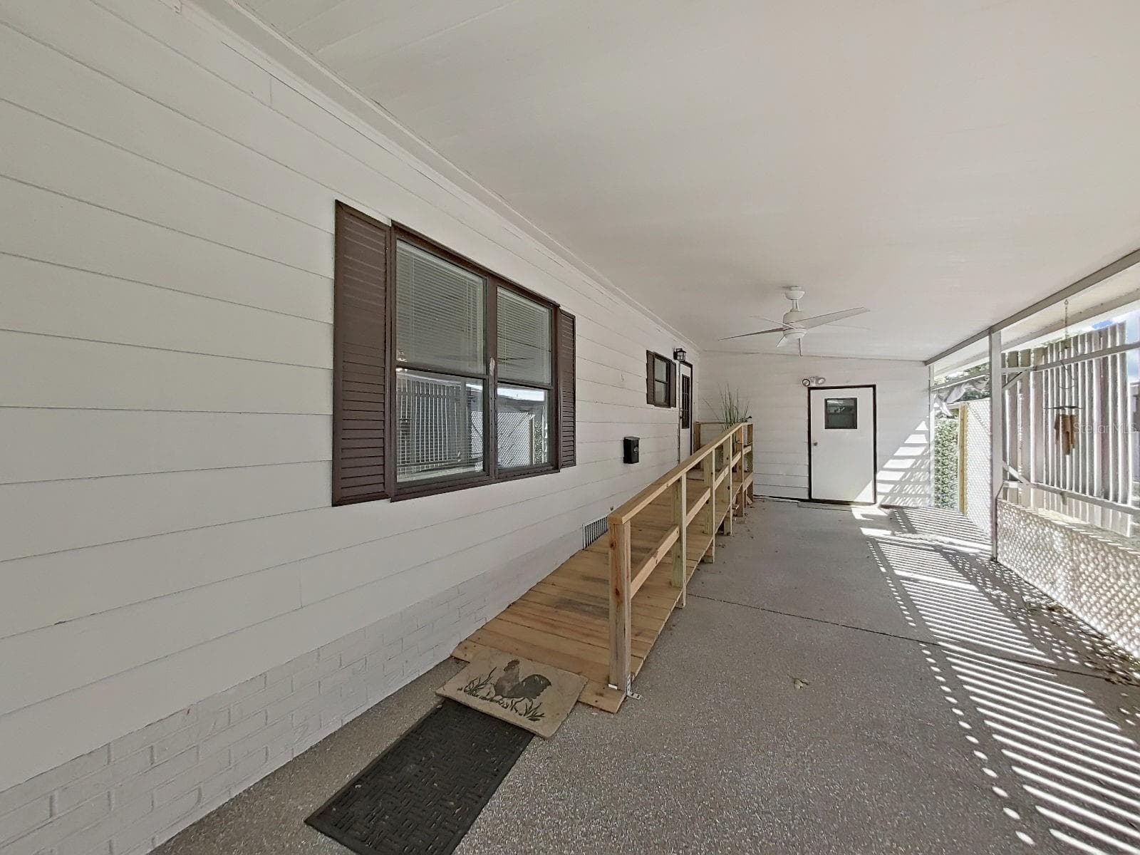 Manufactured Home at 1688 FOXWAY DR, LAKELAND, photo 7 of 39
