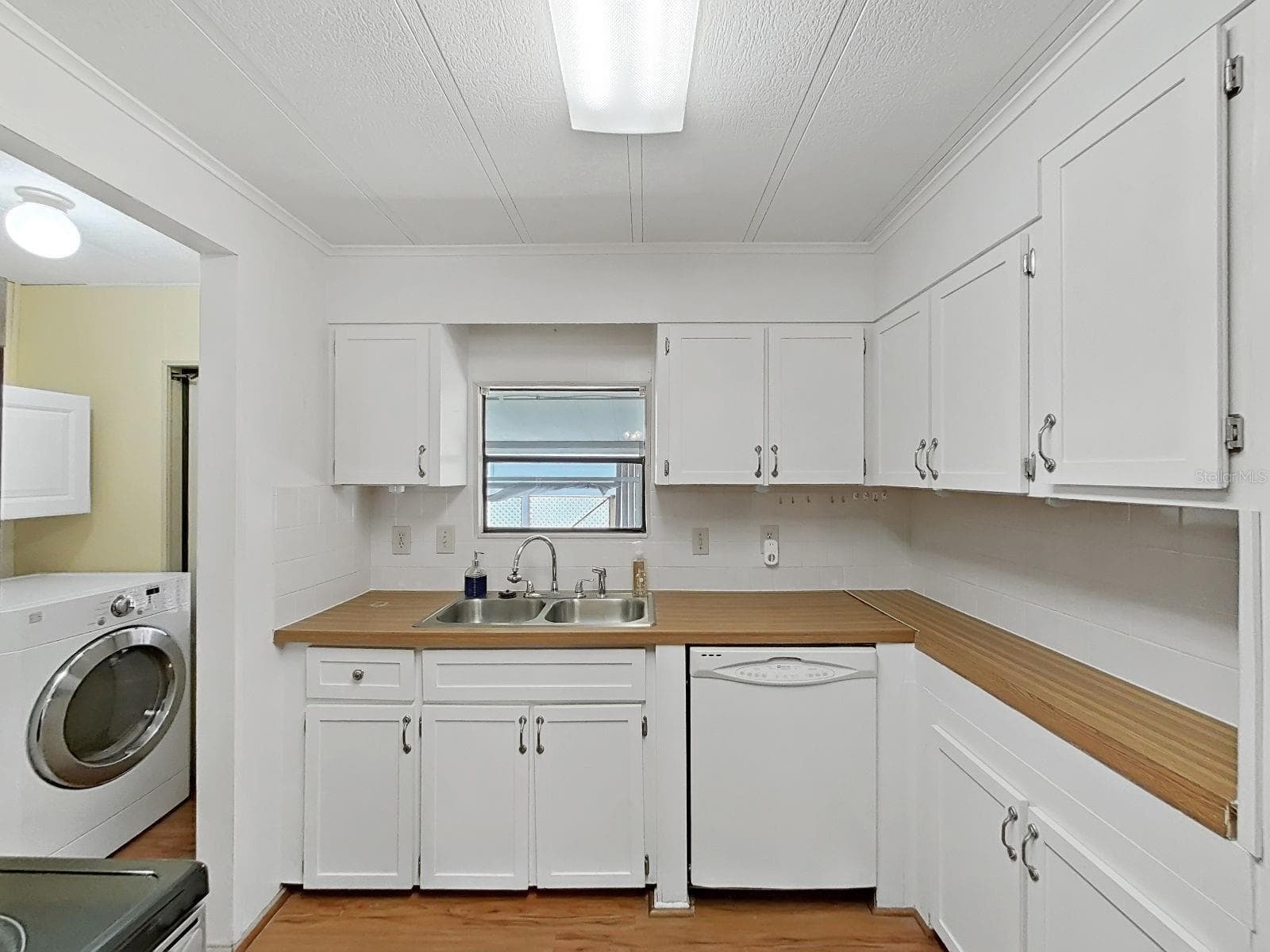 Manufactured Home at 1688 FOXWAY DR, LAKELAND, photo 12 of 39