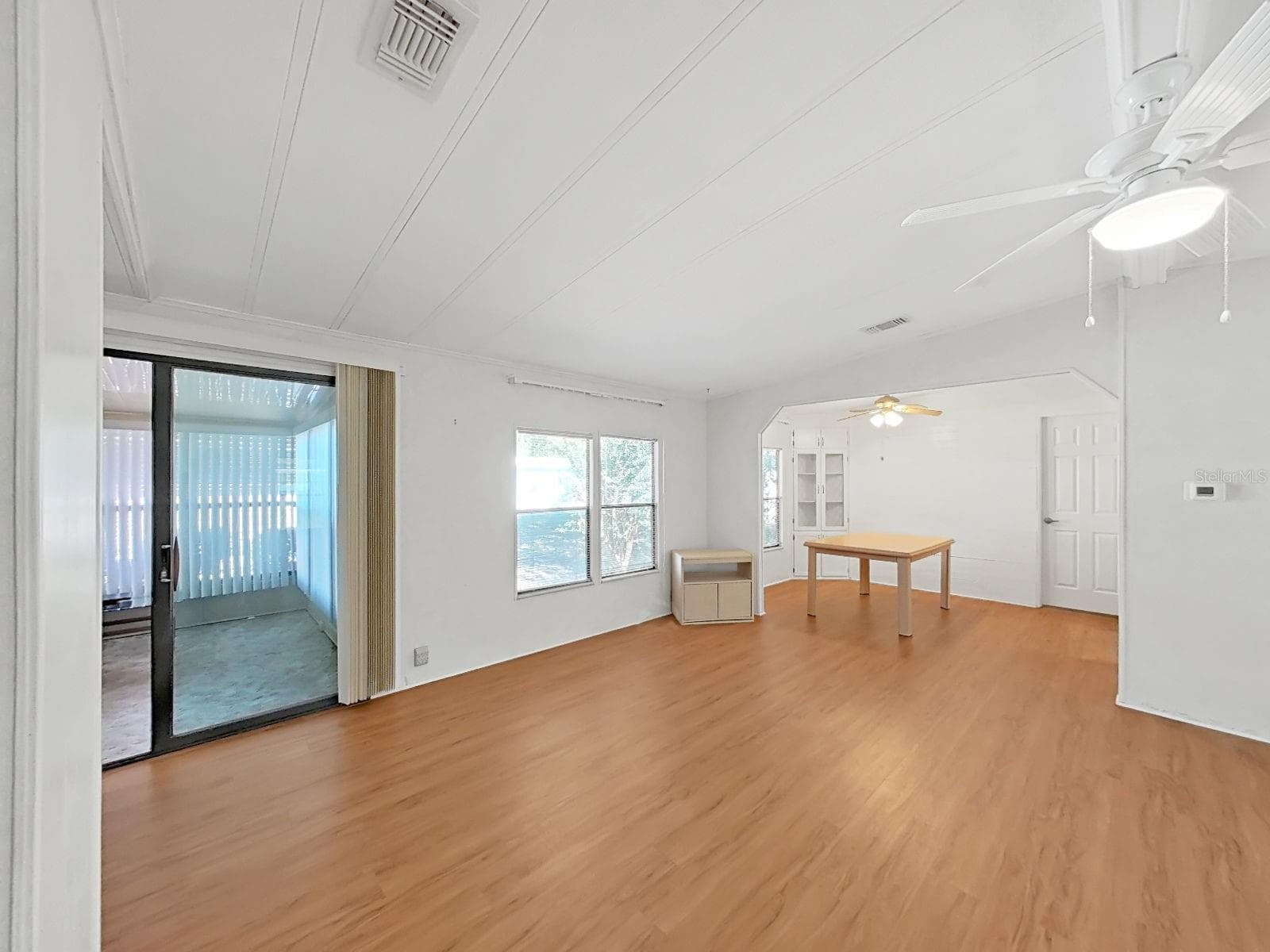 Manufactured Home at 1688 FOXWAY DR, LAKELAND, photo 15 of 39
