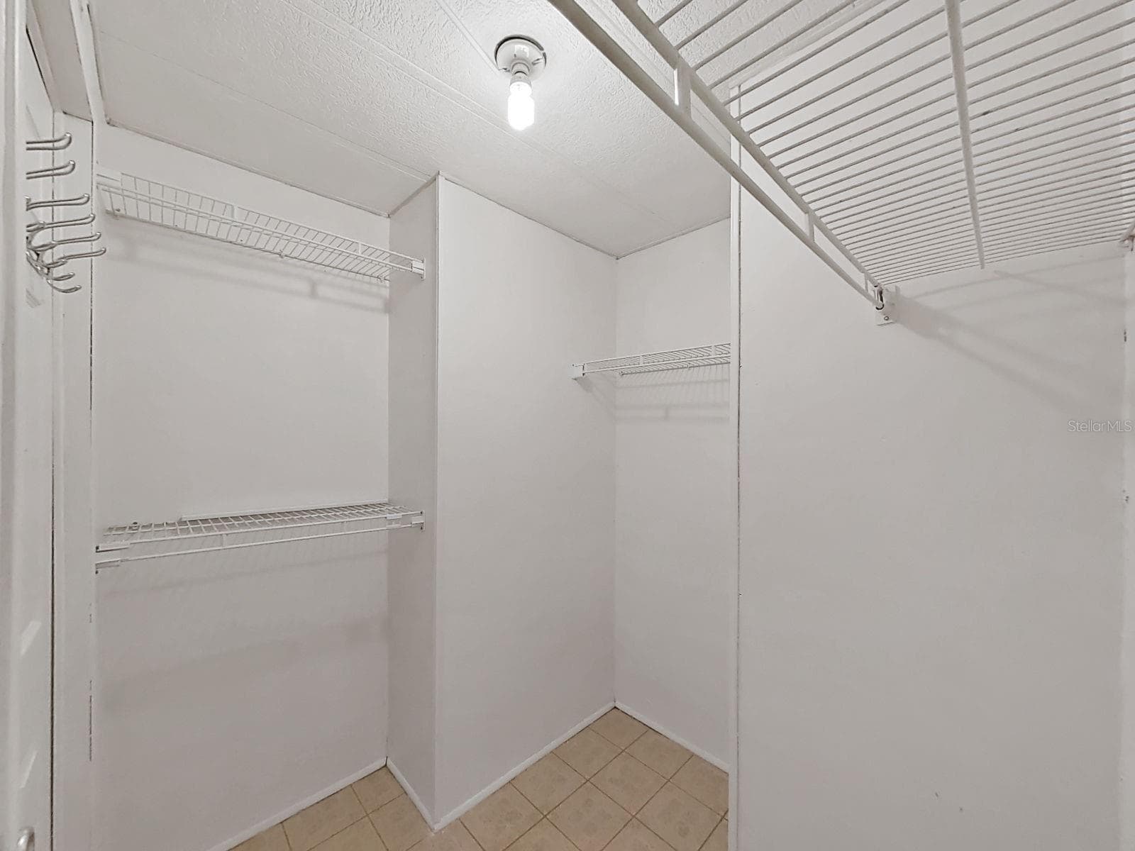 Manufactured Home at 1688 FOXWAY DR, LAKELAND, photo 22 of 39