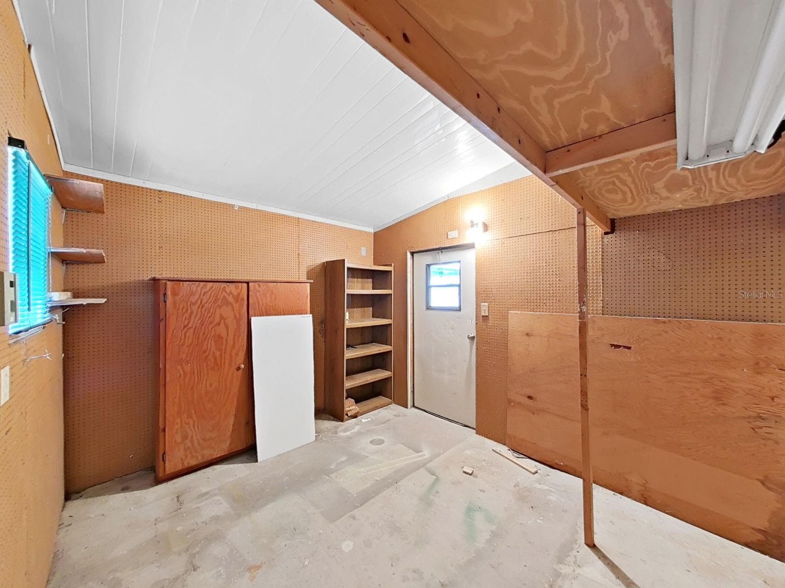 Manufactured Home at 1688 FOXWAY DR, LAKELAND, photo 32 of 39