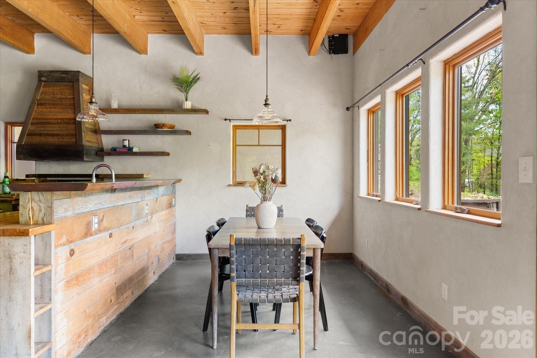dining area and breakfast bar - Marshall