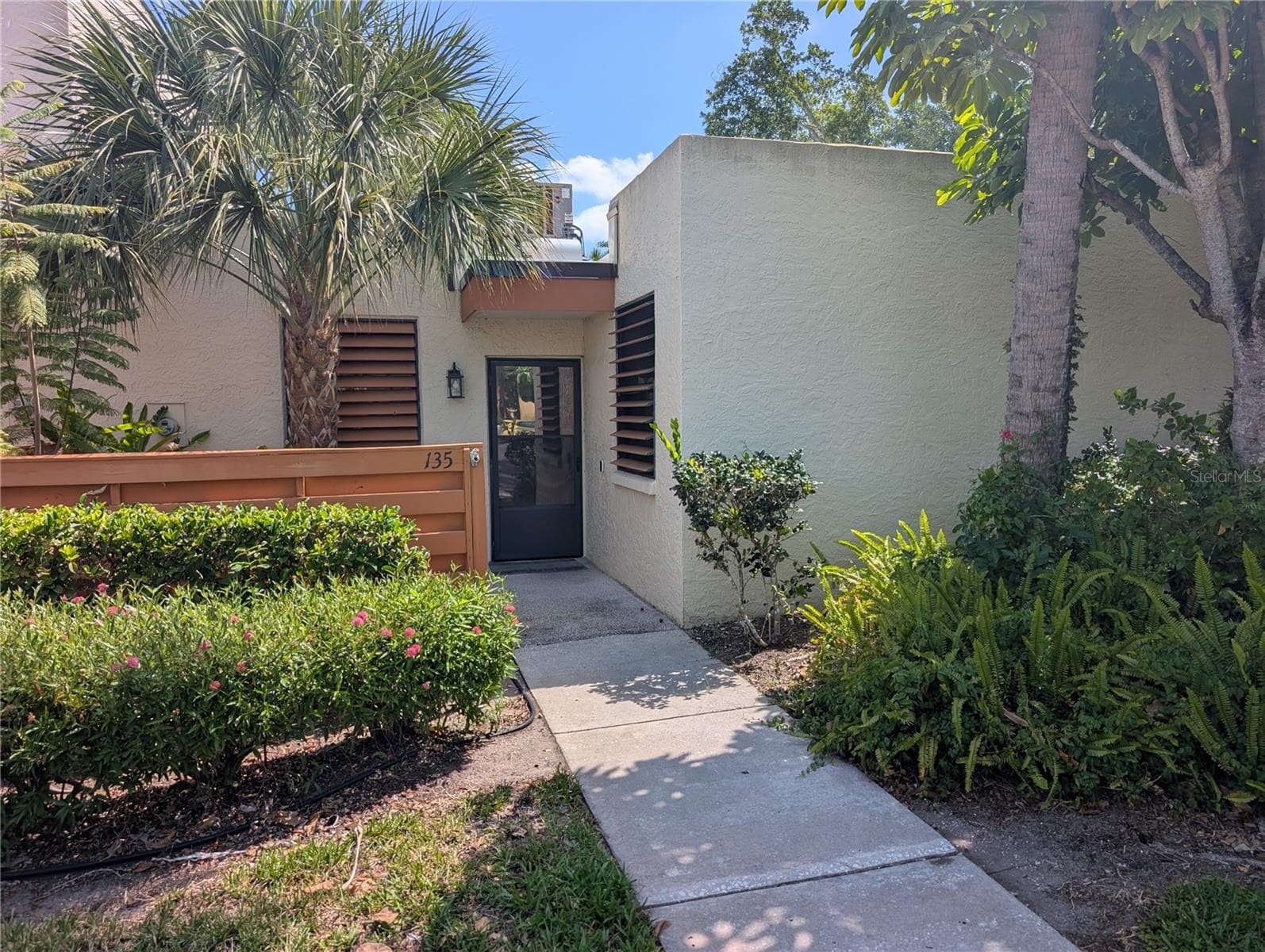 Villa at 135 WILD PALM DR, BRADENTON, photo 3 of 37