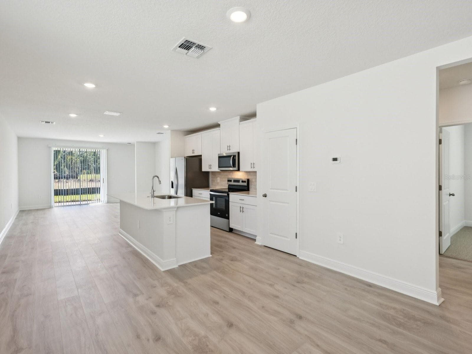 Single Family Residence at 887 SUNSHOWER DR, LADY LAKE, photo 2 of 11