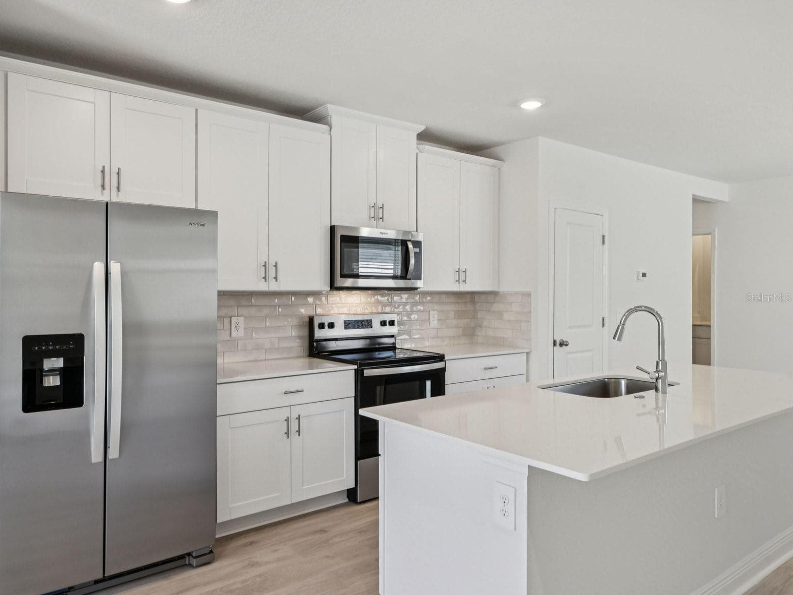 Single Family Residence at 887 SUNSHOWER DR, LADY LAKE, photo 4 of 11