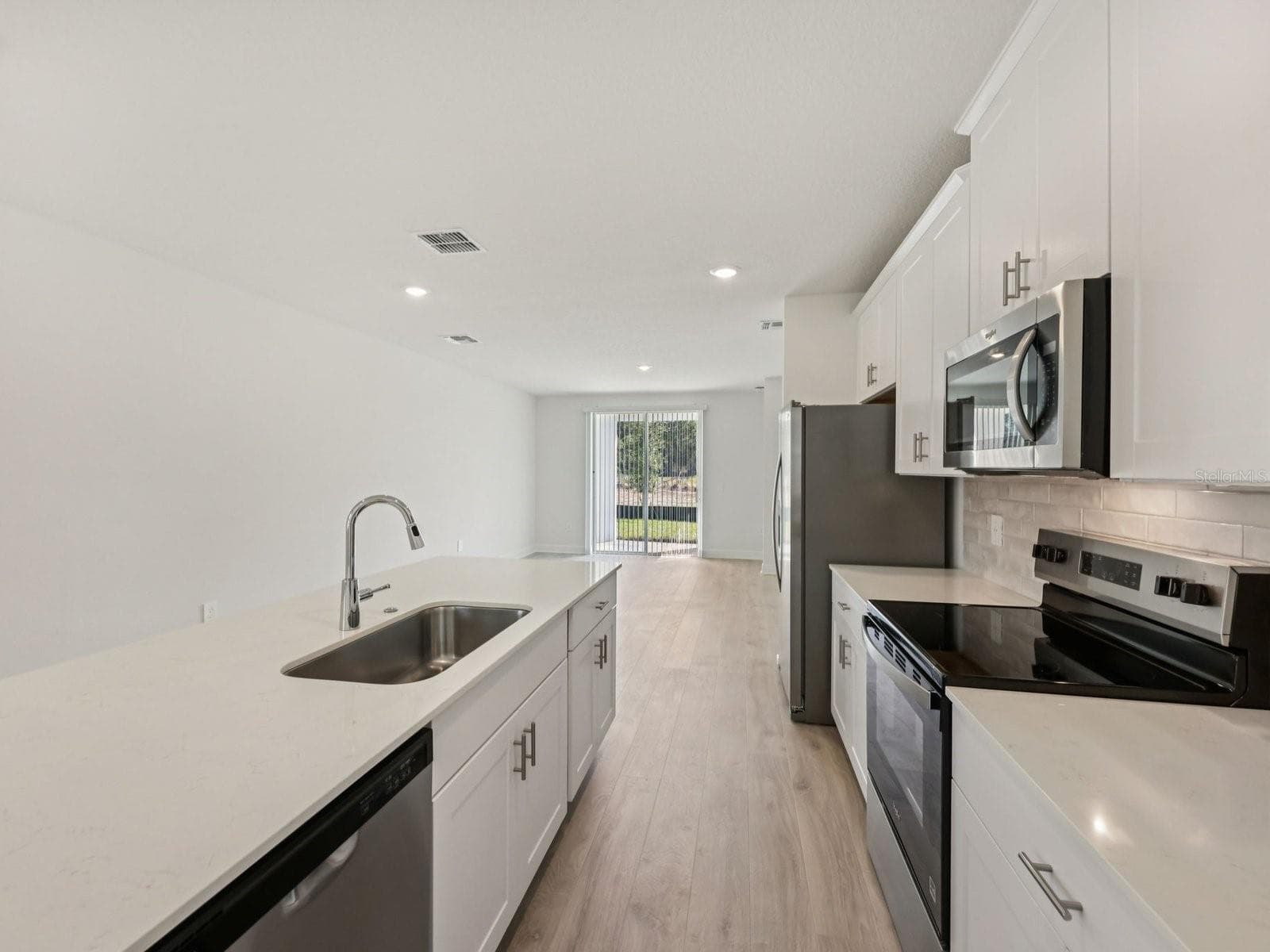 Single Family Residence at 887 SUNSHOWER DR, LADY LAKE, photo 5 of 11