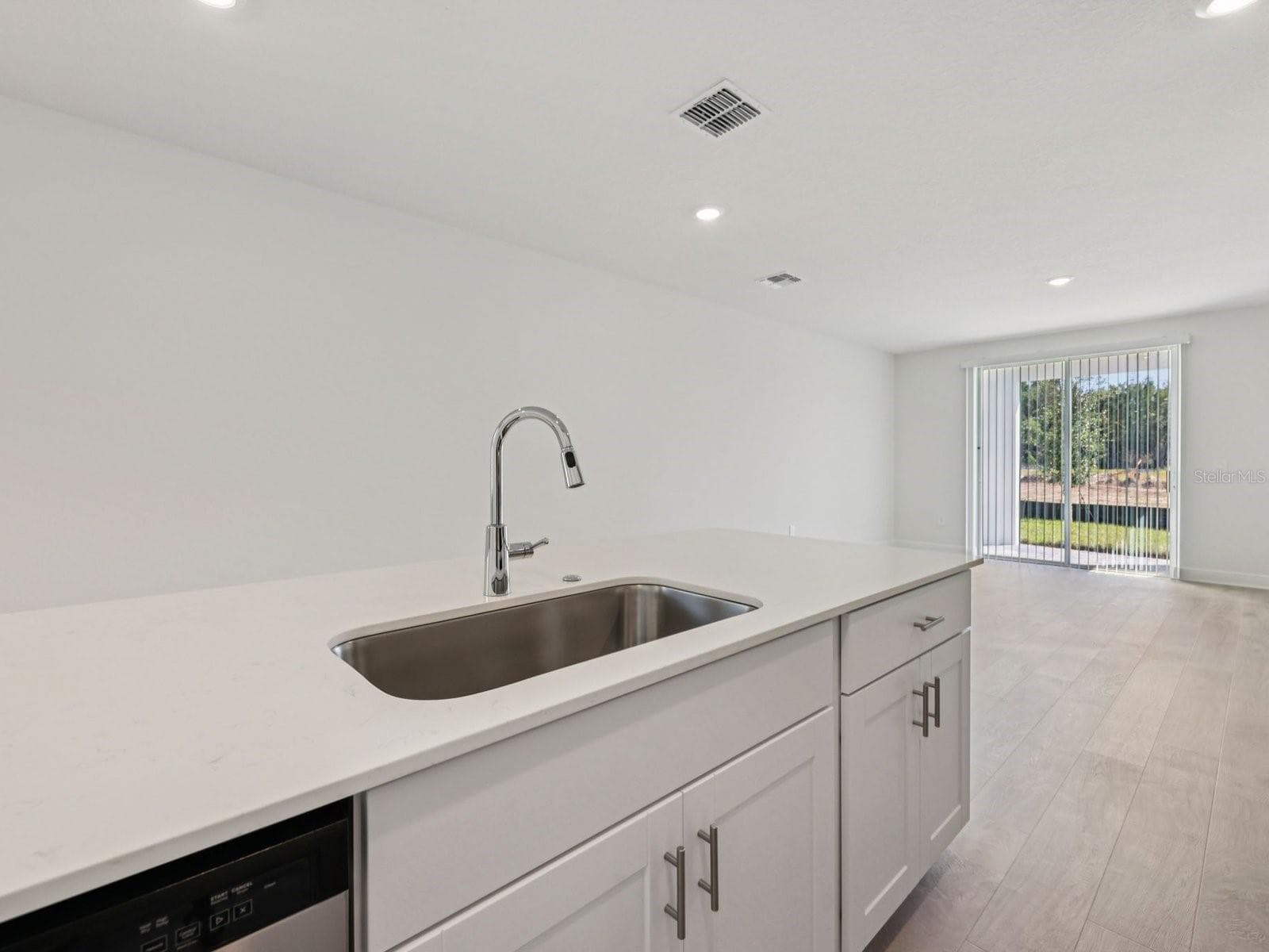 Single Family Residence at 887 SUNSHOWER DR, LADY LAKE, photo 6 of 11