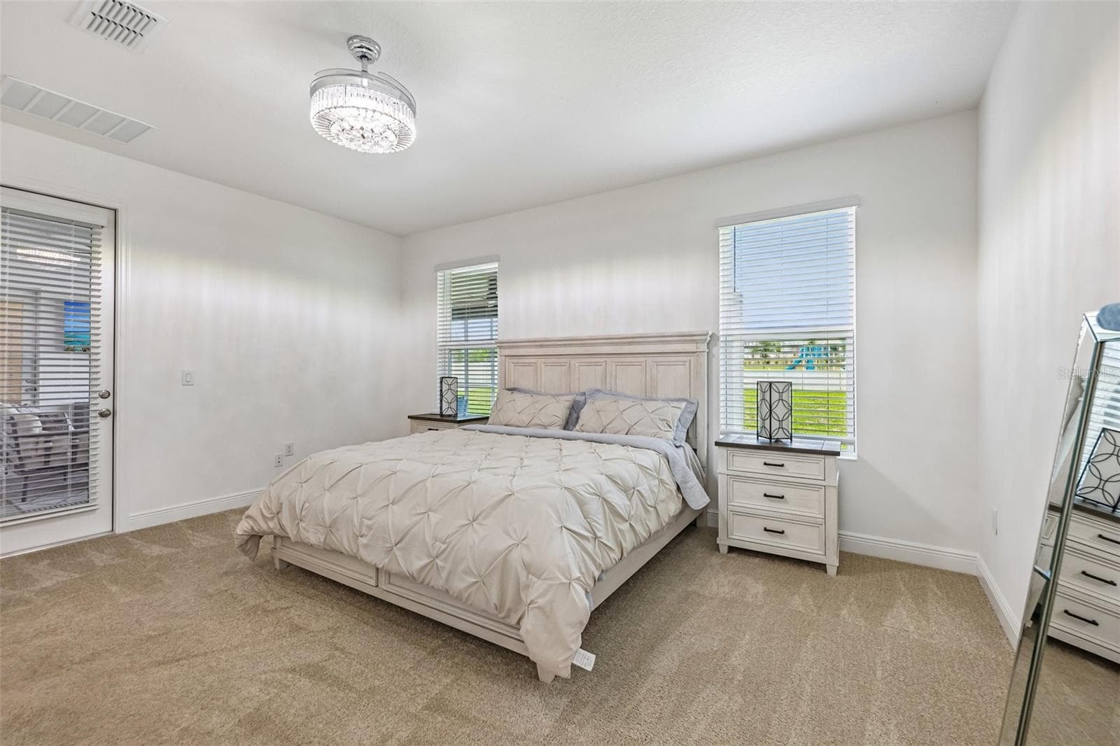 Light, bright and spacious primary suite. - 6100 SIERRA CROWN ST, MOUNT DORA