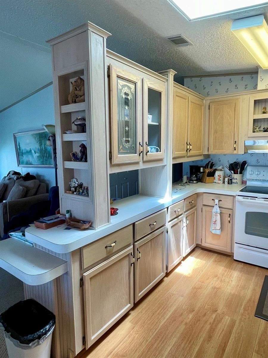 Manufactured Home at 152 SHADY LN #152, PALMETTO, photo 9 of 38