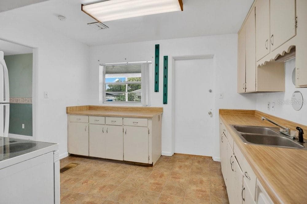 Kitchen - 2501 BETHAWAY AVE, ORLANDO