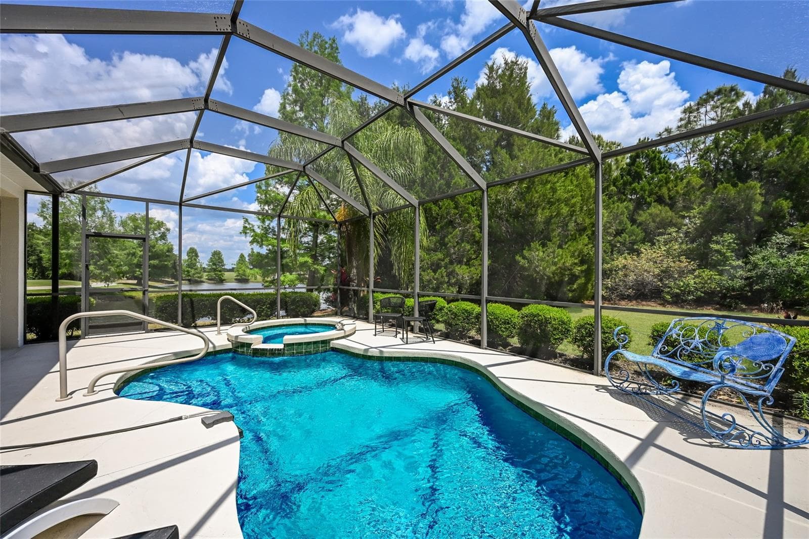 Single Family Residence at 15422 HELMSDALE PL, LAKEWOOD RANCH, photo 3 of 58