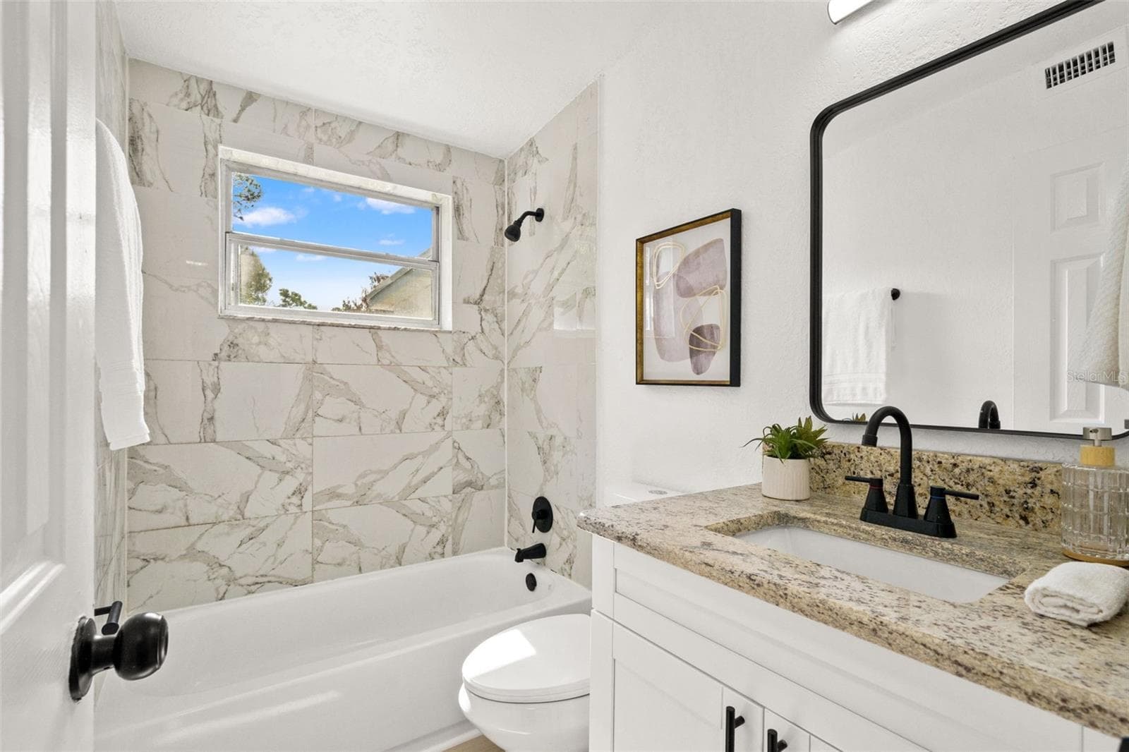 Hall Bath - 4914 S 82ND ST, TAMPA