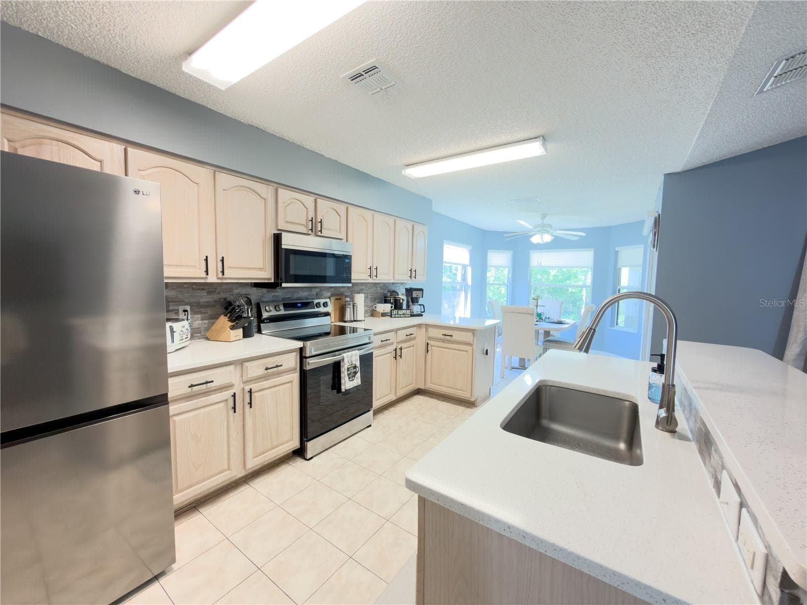 Single Family Residence at 32676 OAK PARK DR, LEESBURG, photo 13 of 40