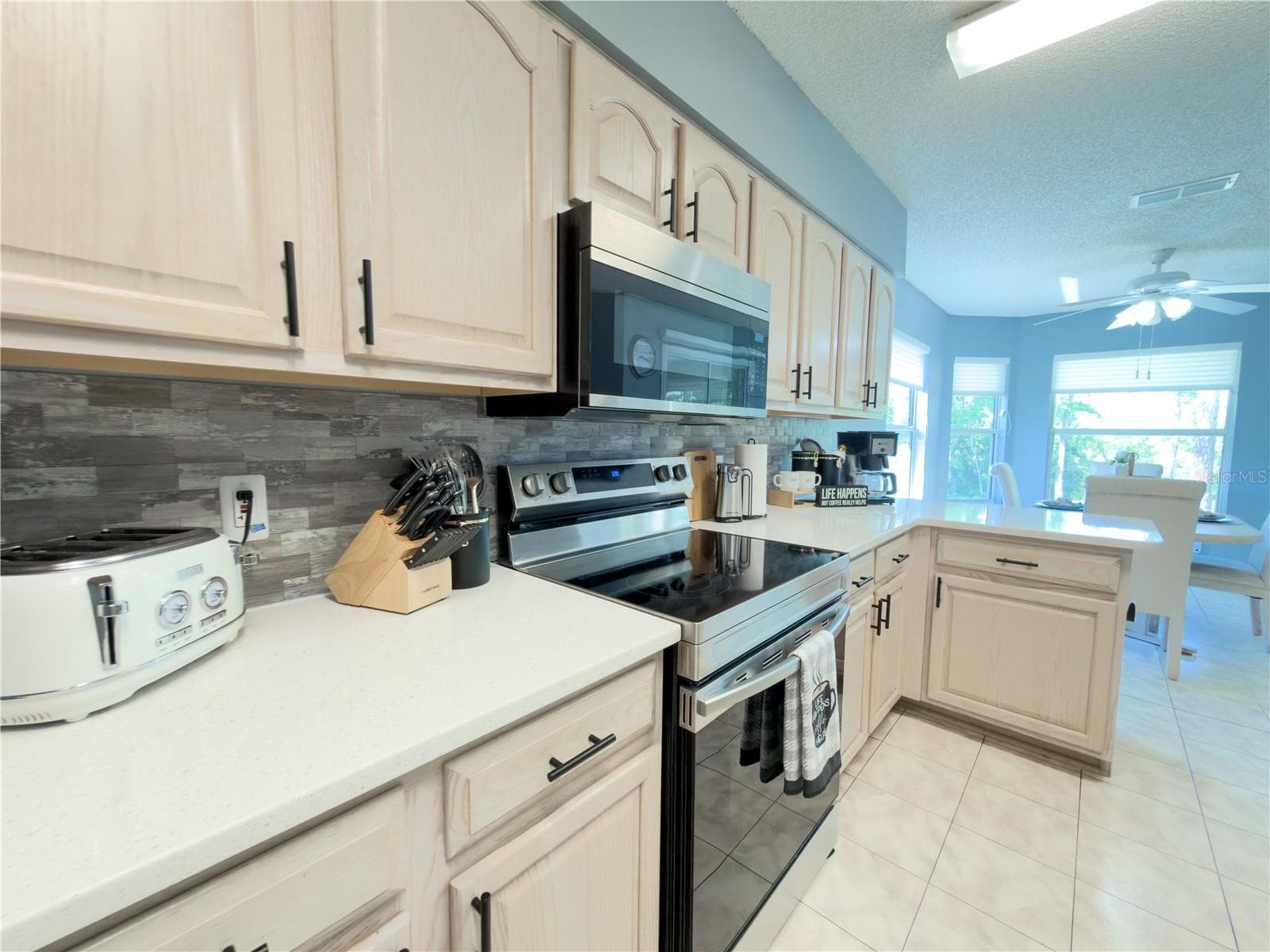 Single Family Residence at 32676 OAK PARK DR, LEESBURG, photo 14 of 40