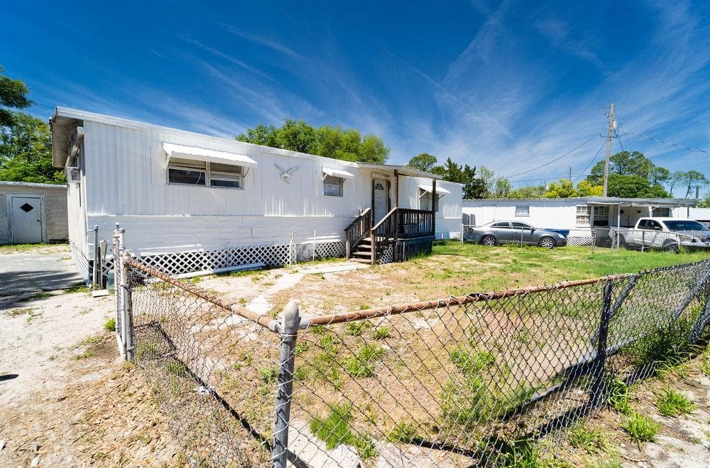 Double Wide - 2900 STATE ROAD 11, DELAND