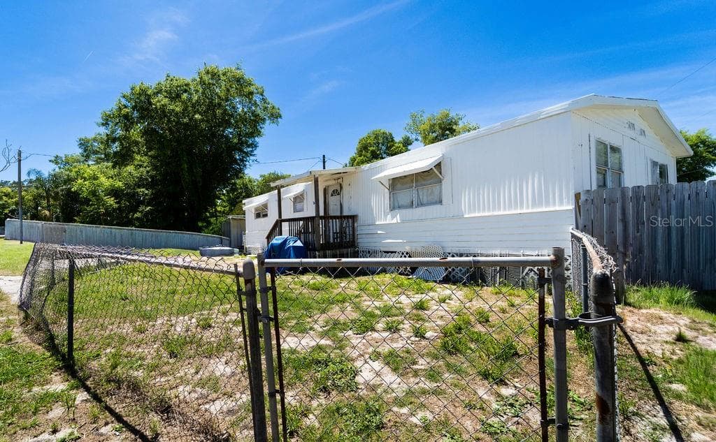 Double Wide - 2900 STATE ROAD 11, DELAND