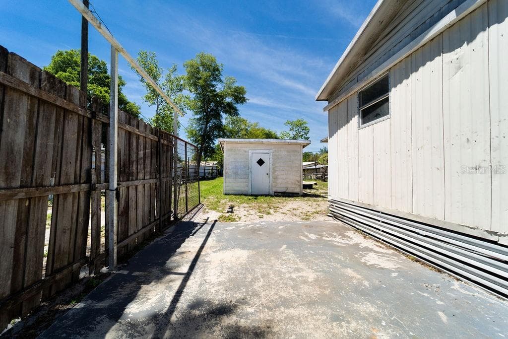 Double Wide - 2900 STATE ROAD 11, DELAND