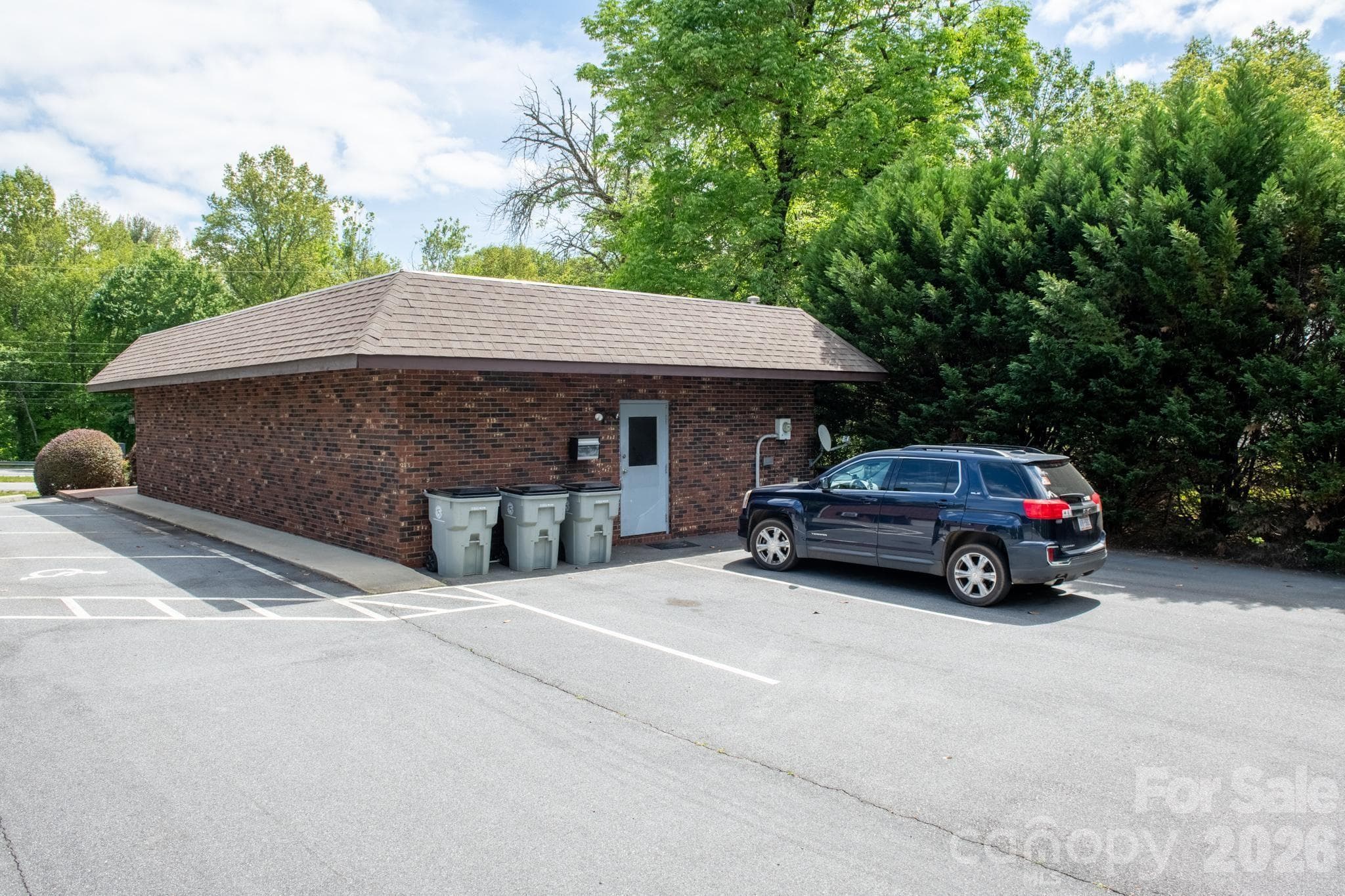 Business at Lenoir, photo 3 of 38