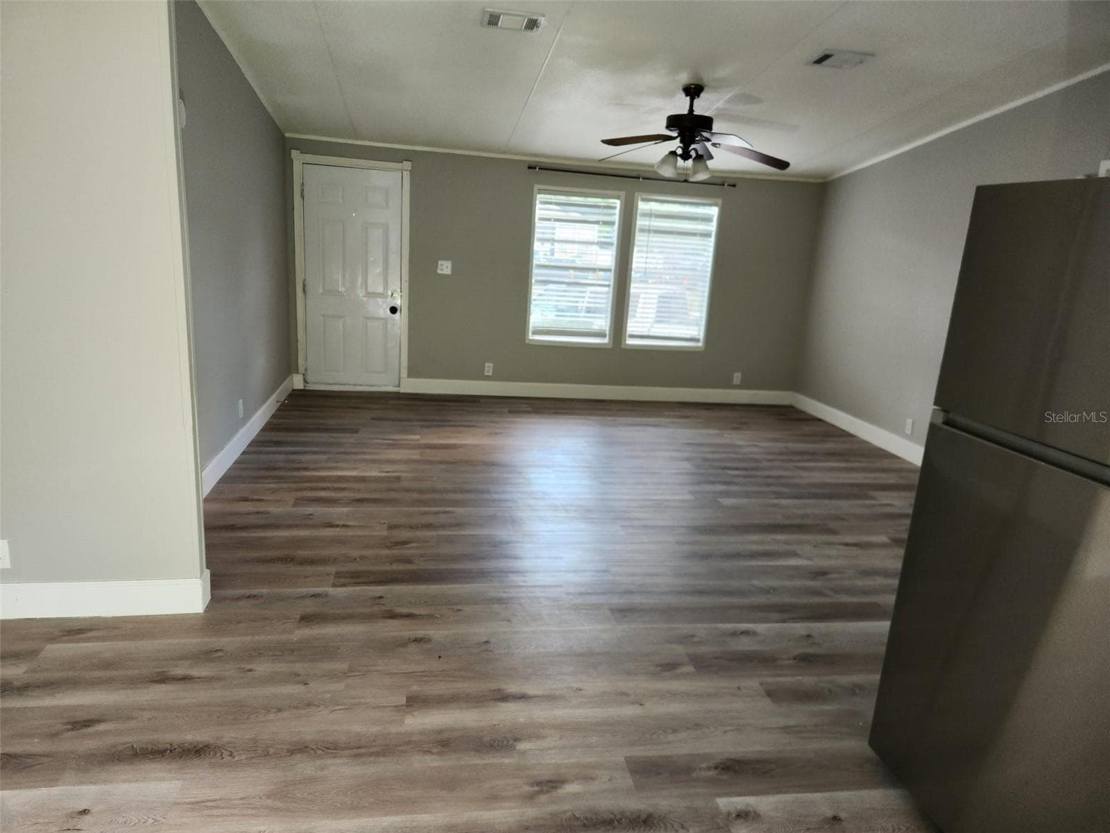 Manufactured Home at 9514 11TH AVE, ORLANDO, photo 2 of 20