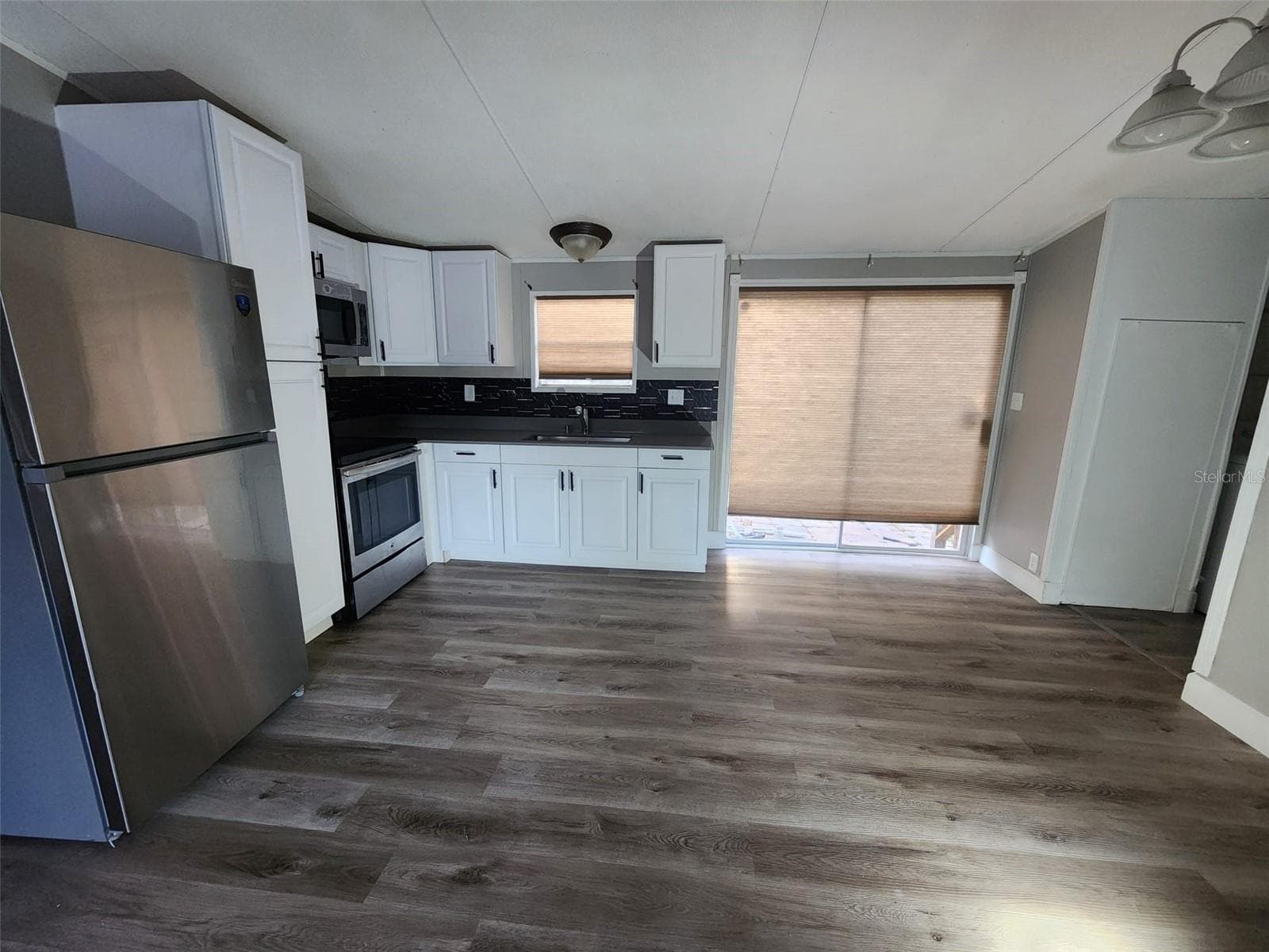 Manufactured Home at 9514 11TH AVE, ORLANDO, photo 5 of 20