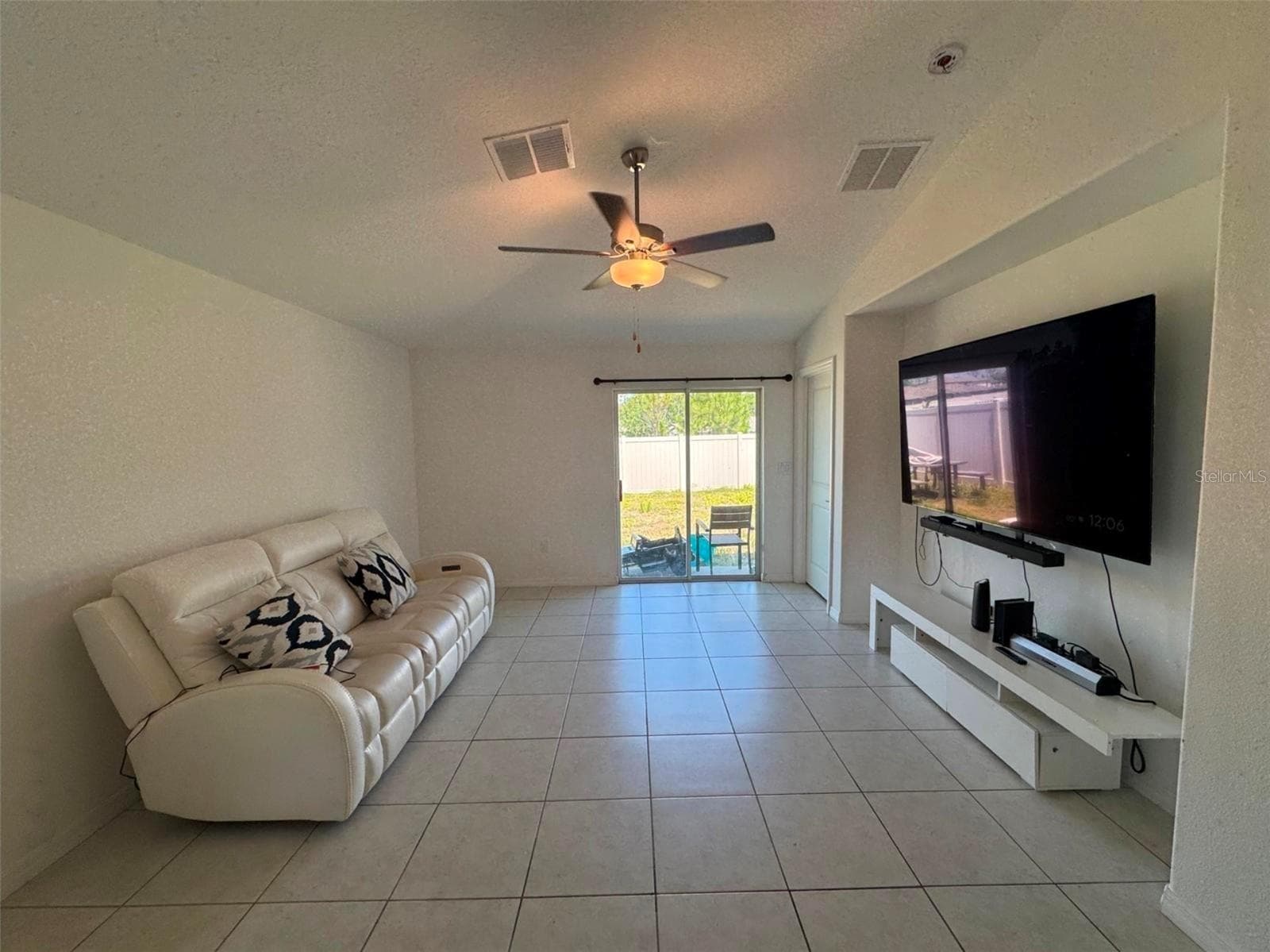 Single Family Residence at 2034 OLD PASTURE LN, LAKELAND, photo 4 of 11