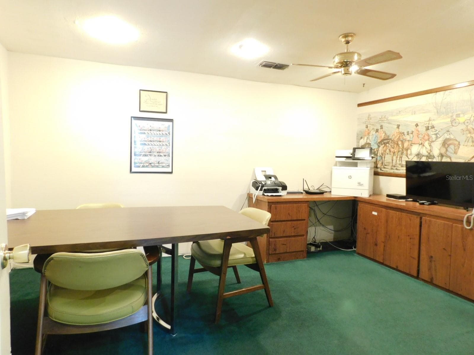 Conference room - 4635 & 4611 N CARL G. ROSE HWY, HERNANDO