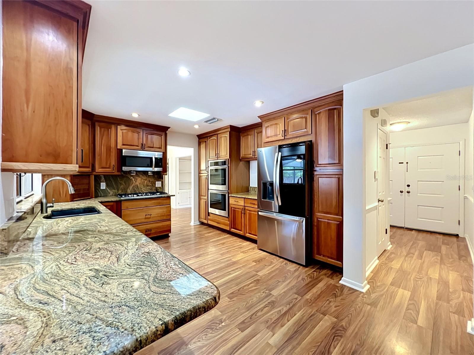 Chef's dream of a spacious kitchen.. here it is!! - 105 CEDAR OAK TRL, LONGWOOD