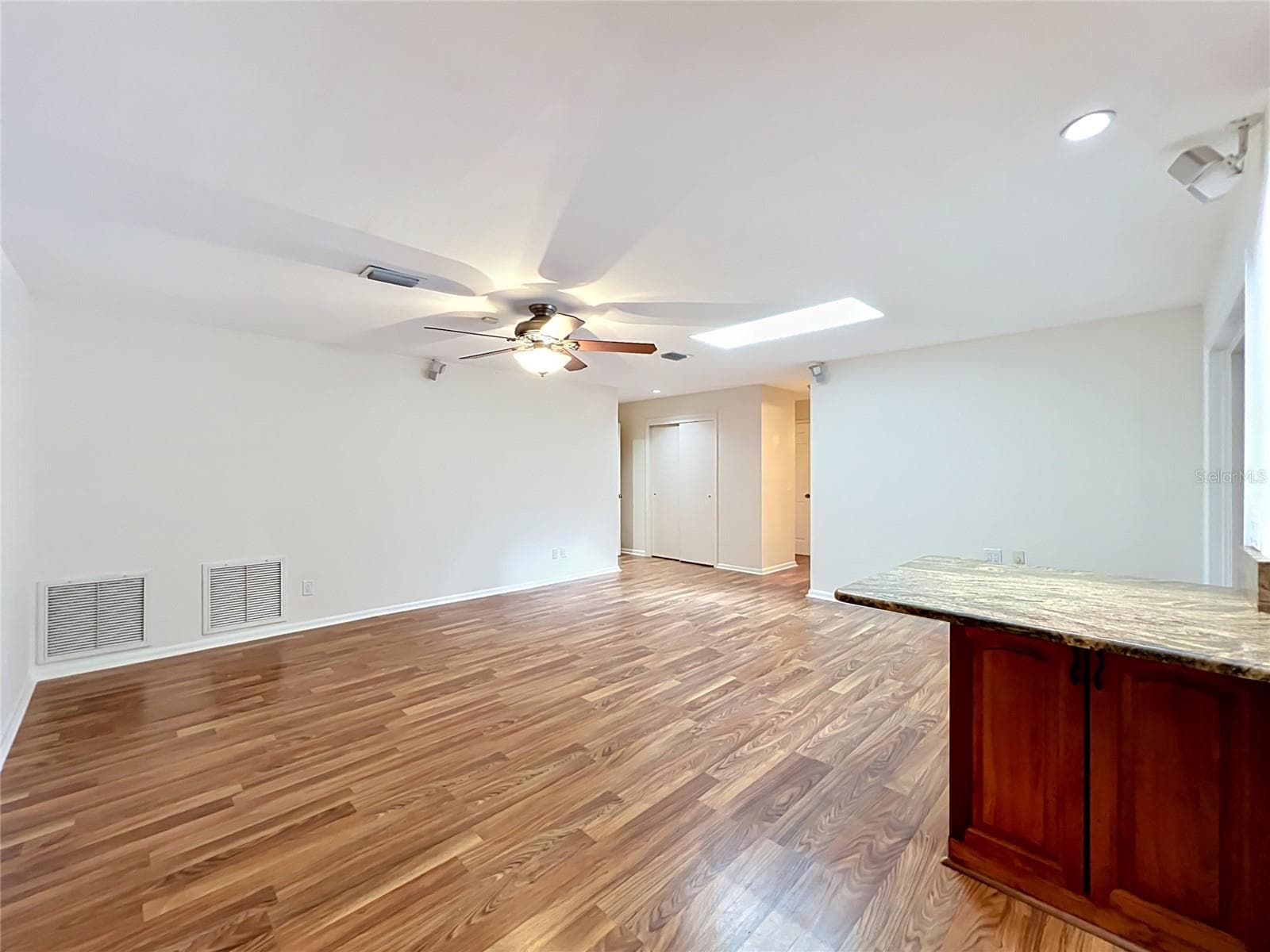 Large Family room outside of Kitchen for entertaining - 105 CEDAR OAK TRL, LONGWOOD