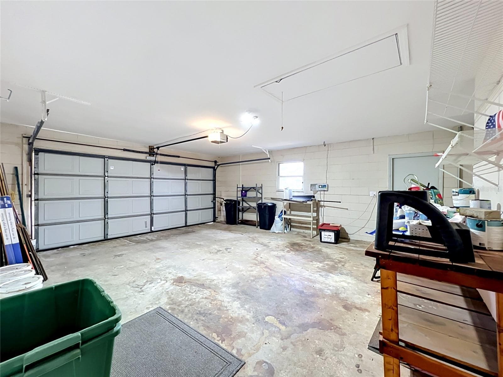 spacious 2 car garage - 105 CEDAR OAK TRL, LONGWOOD