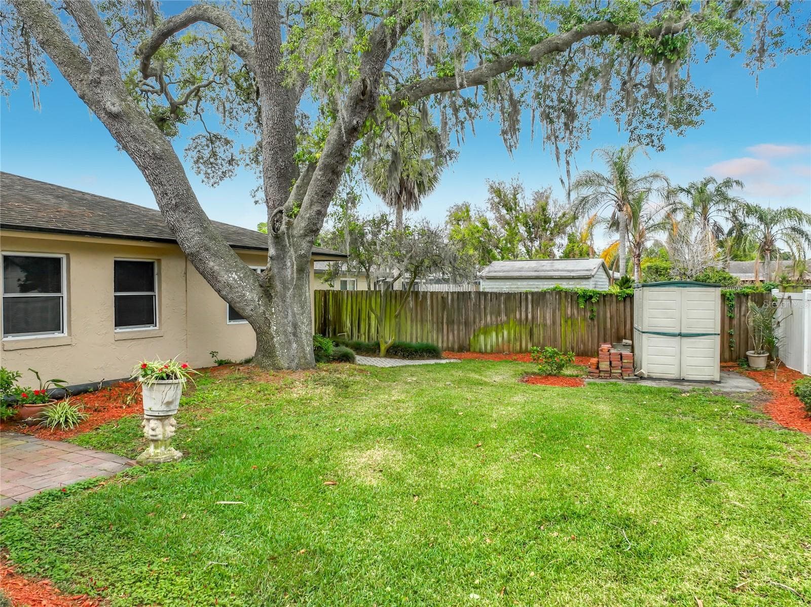 Huge garden space even with large pool!!!! - 105 CEDAR OAK TRL, LONGWOOD