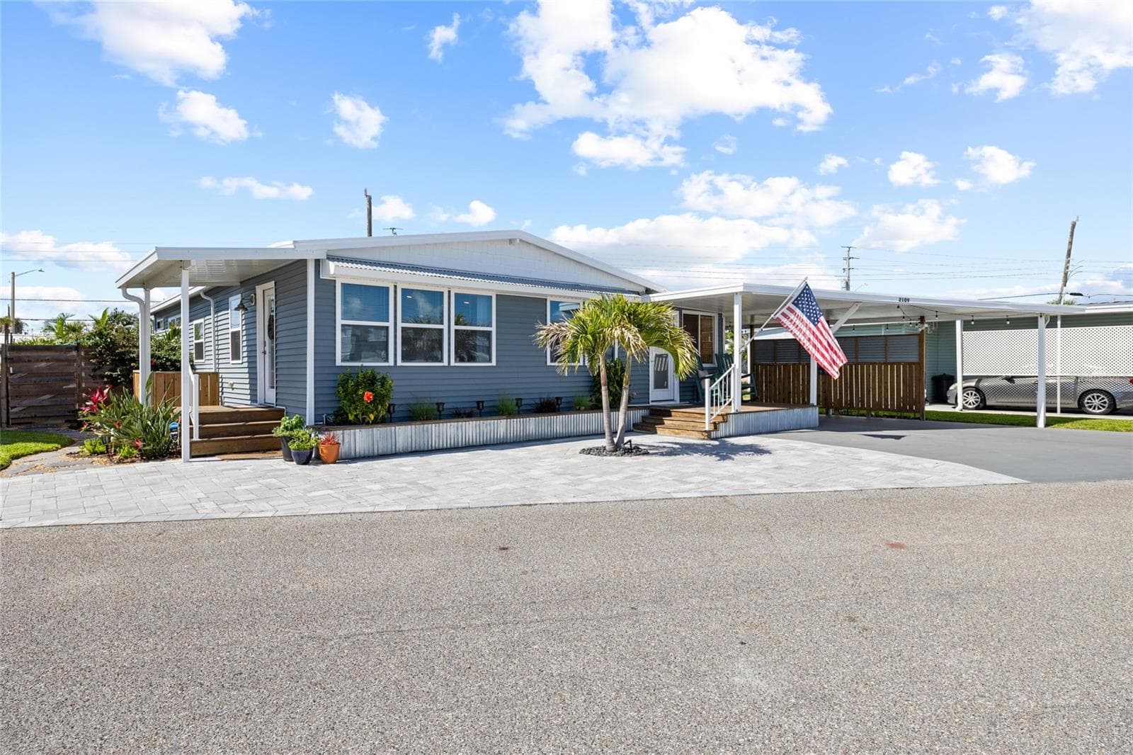 Mobile Home at 2109 OHIO AVE, BRADENTON, photo 4 of 57