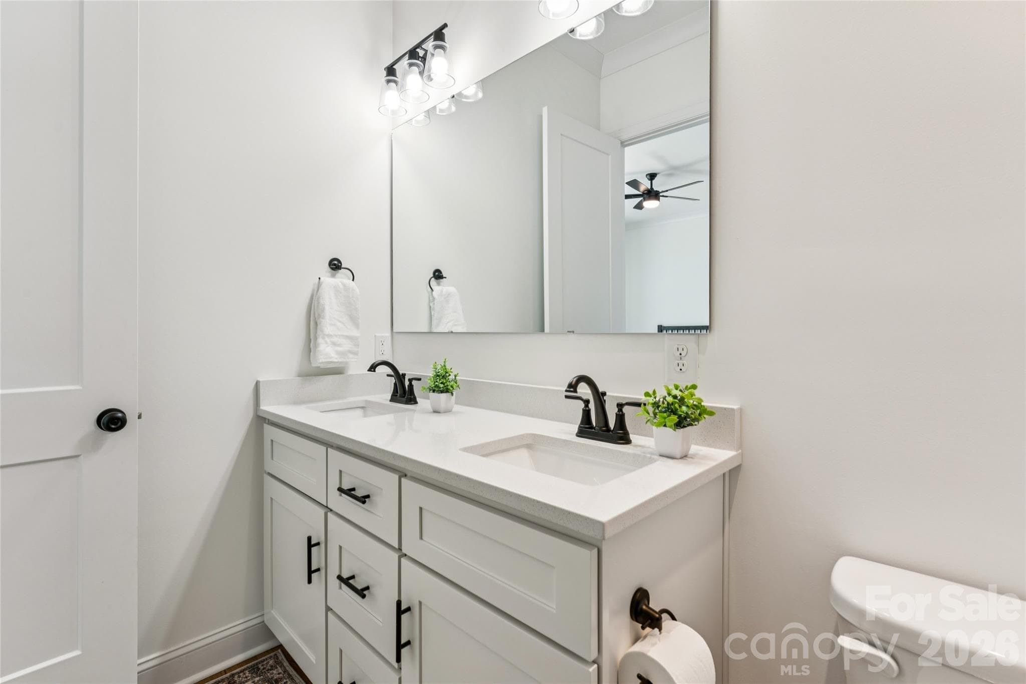 Primary bathroom with double vanity - 5820 Pittmon Lane, Kannapolis