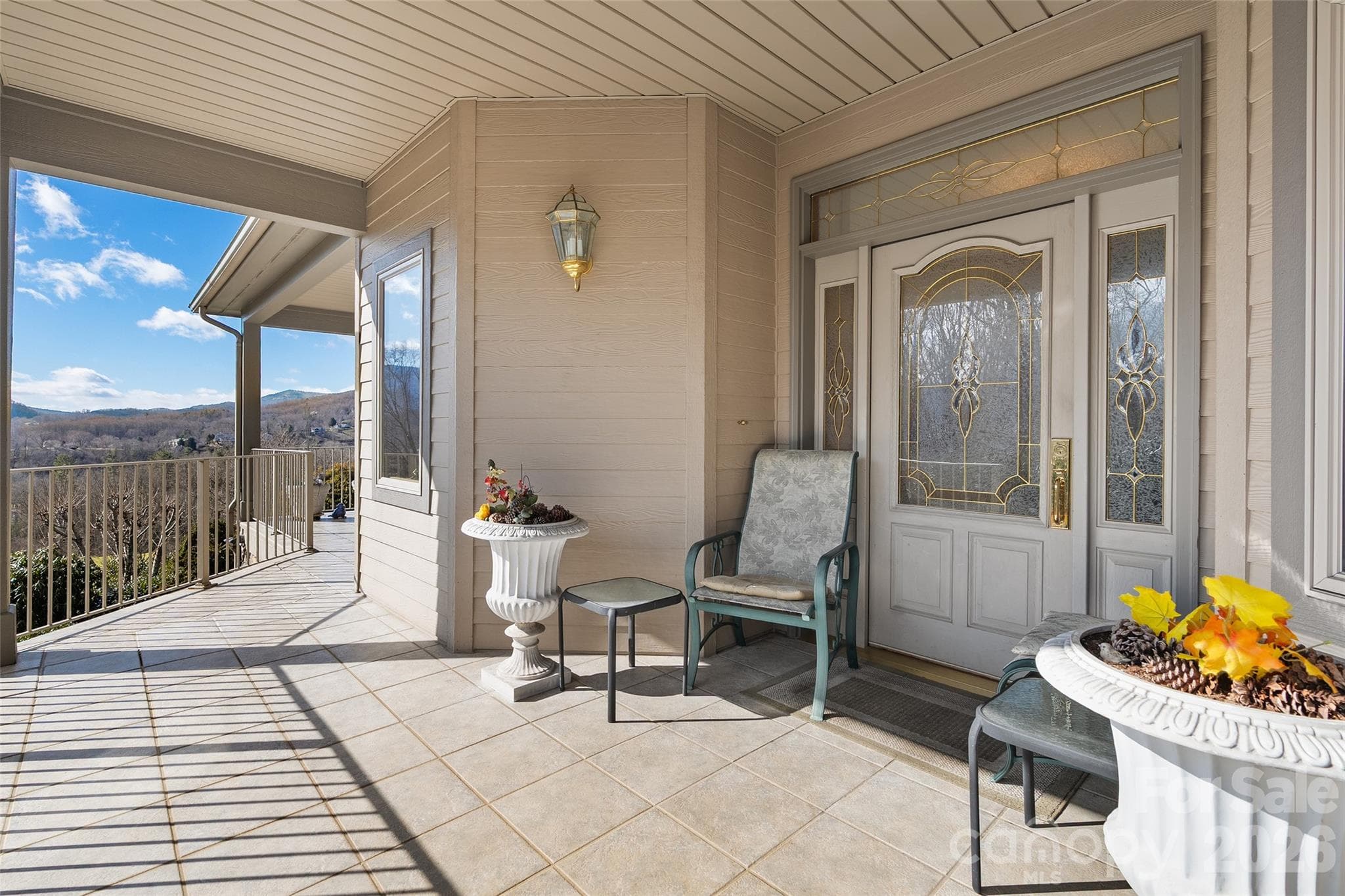 Covered entryway - Waynesville