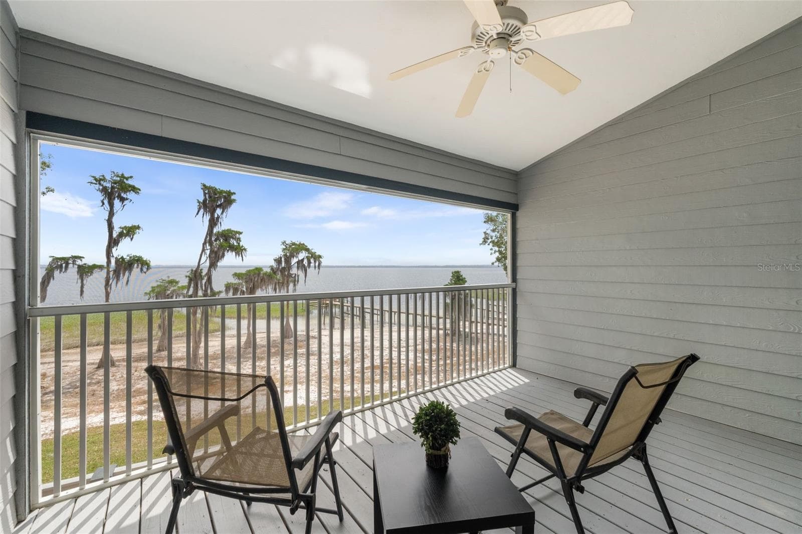 View of Lake Santa Fe from upper deck - 21134 NE 101ST AVE, EARLETON