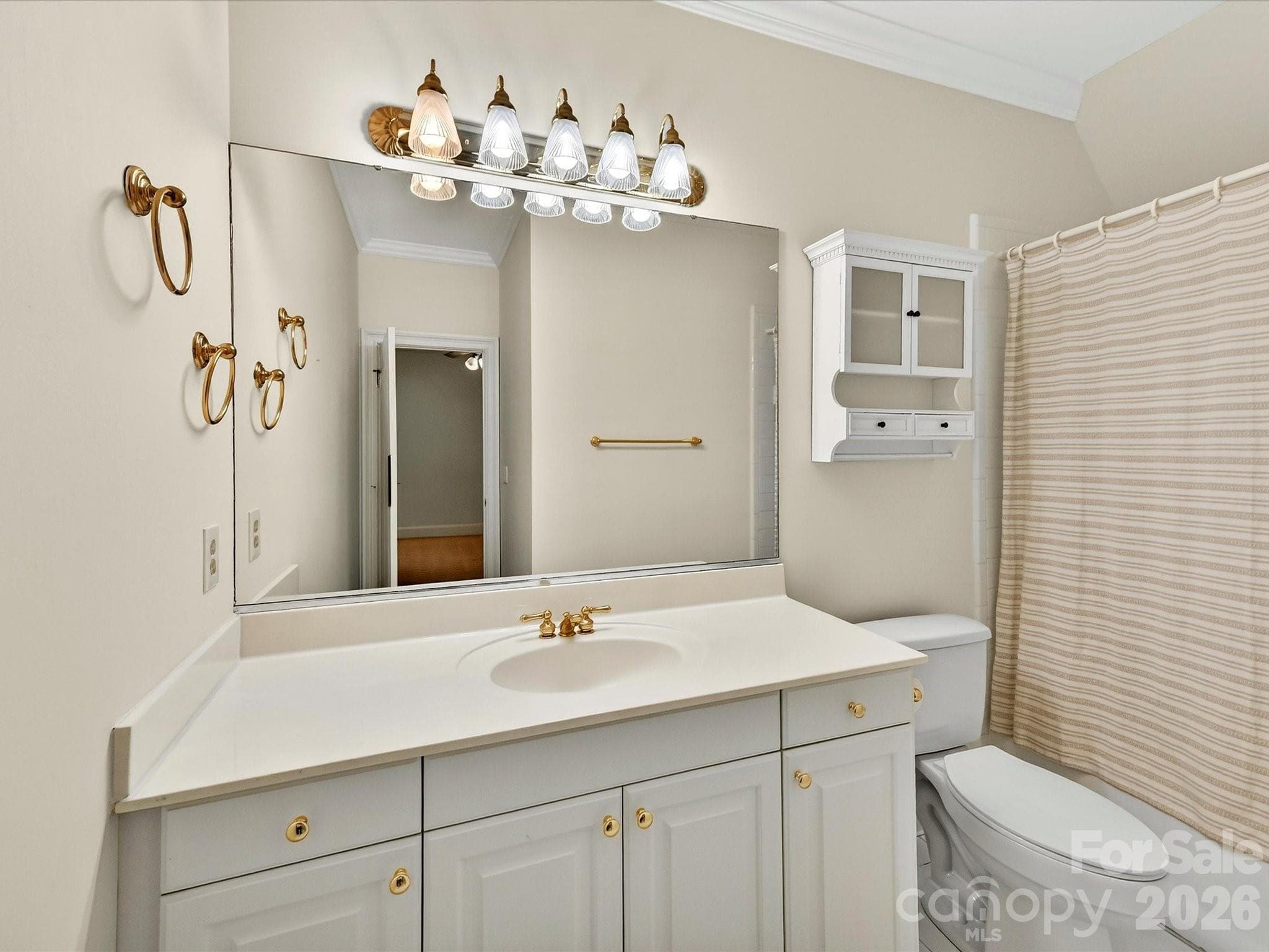 Bedroom 2 ensuite bath - Charlotte
