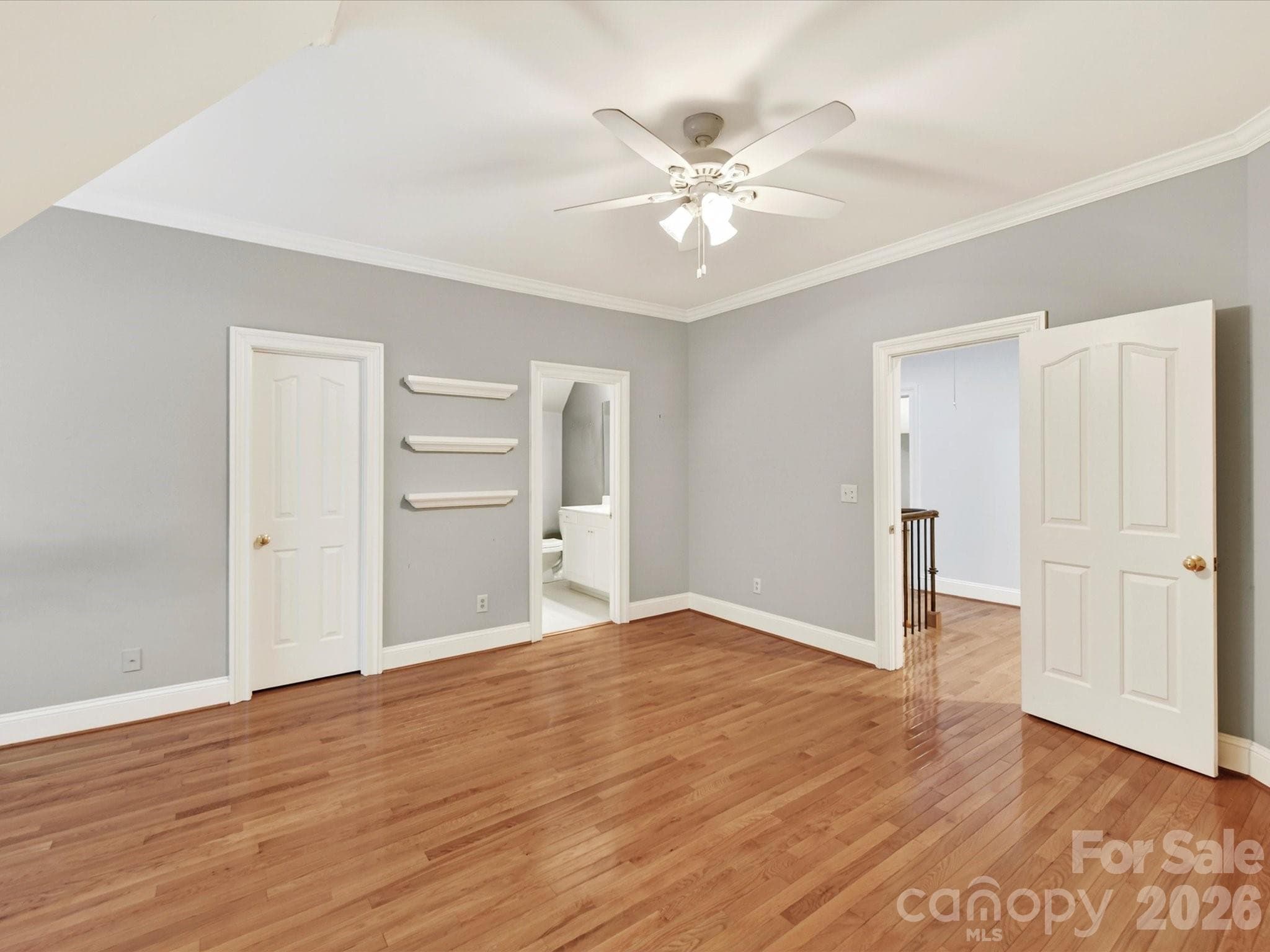Bedroom 5 with ensuite bath - Charlotte