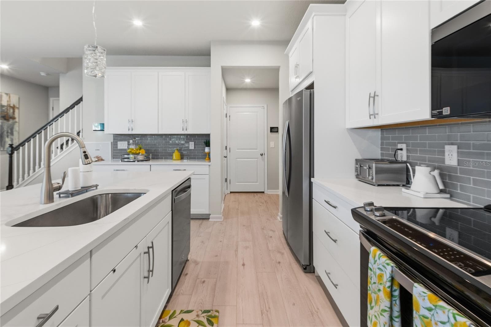 Kitchen + stainless steel appliances - 4062 CLOUD HOPPER WAY, LUTZ