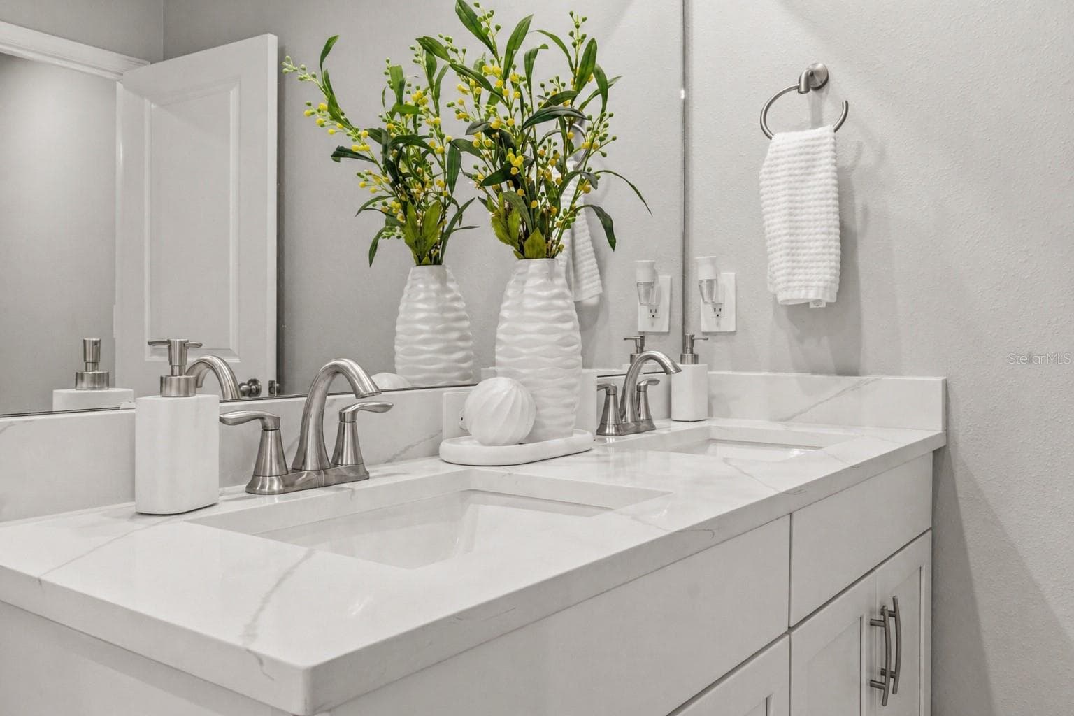 2nd full bathroom 2nd floor with dual sinks - 4062 CLOUD HOPPER WAY, LUTZ