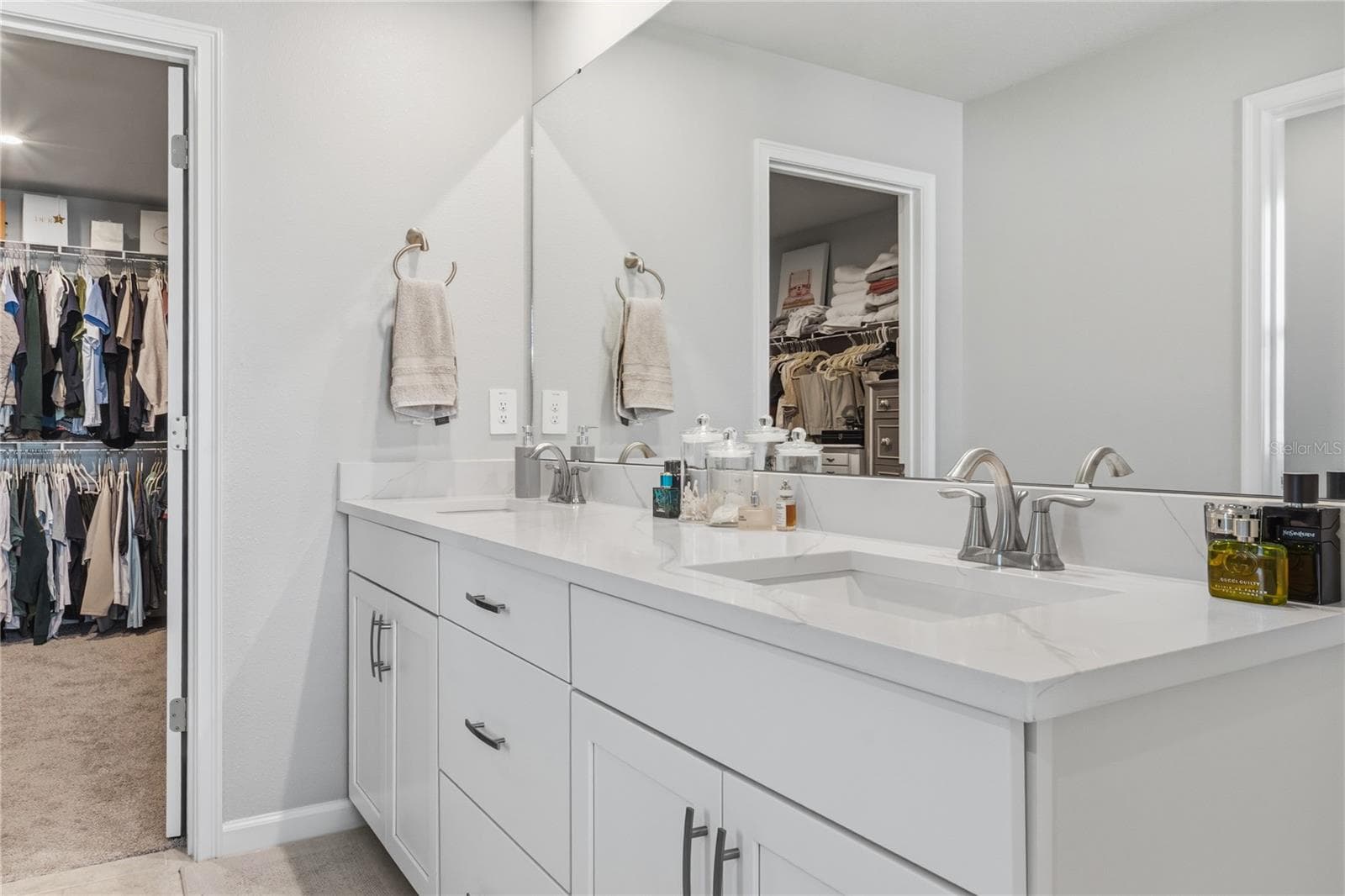 Master bathroom dual sinks + large closet - 4062 CLOUD HOPPER WAY, LUTZ
