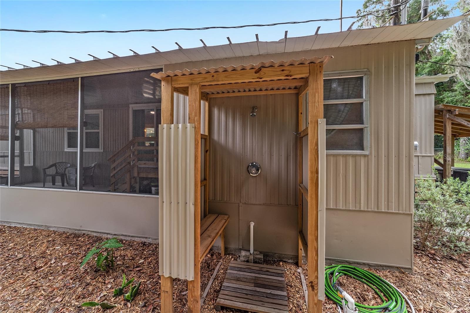 outdoor shower - 3460 SE 131ST PL, BELLEVIEW