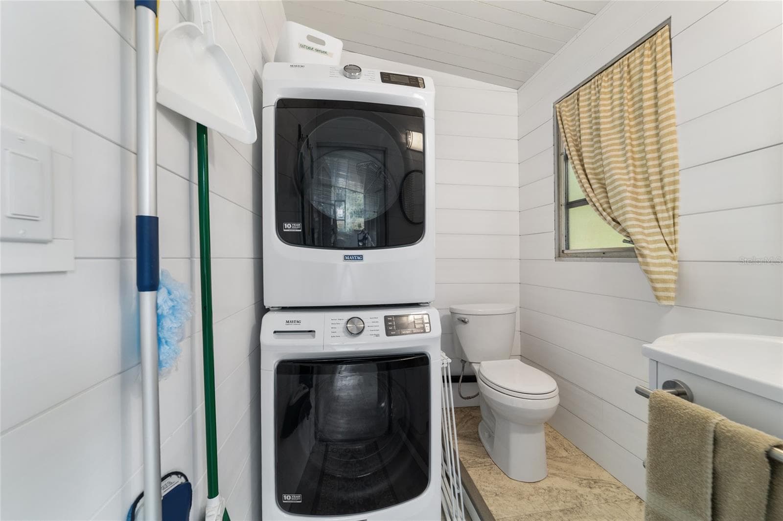 Utility and half bath - 3460 SE 131ST PL, BELLEVIEW