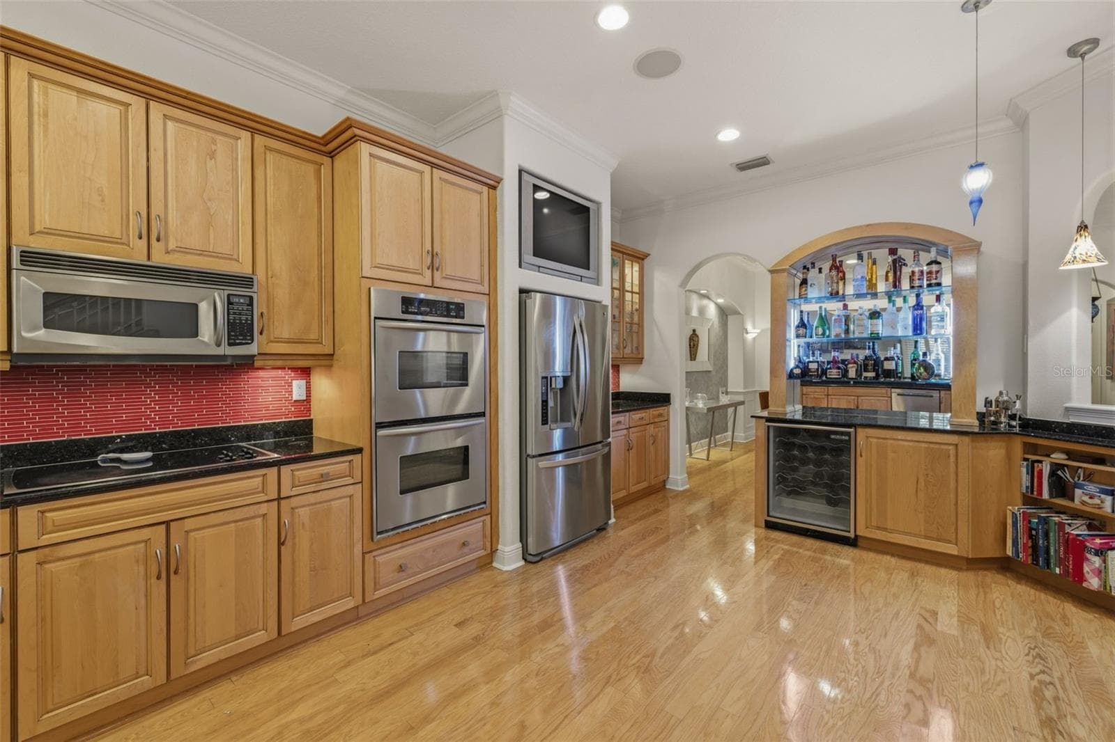 Townhouse at 615 SAXONY BLVD, ST PETERSBURG, photo 10 of 78