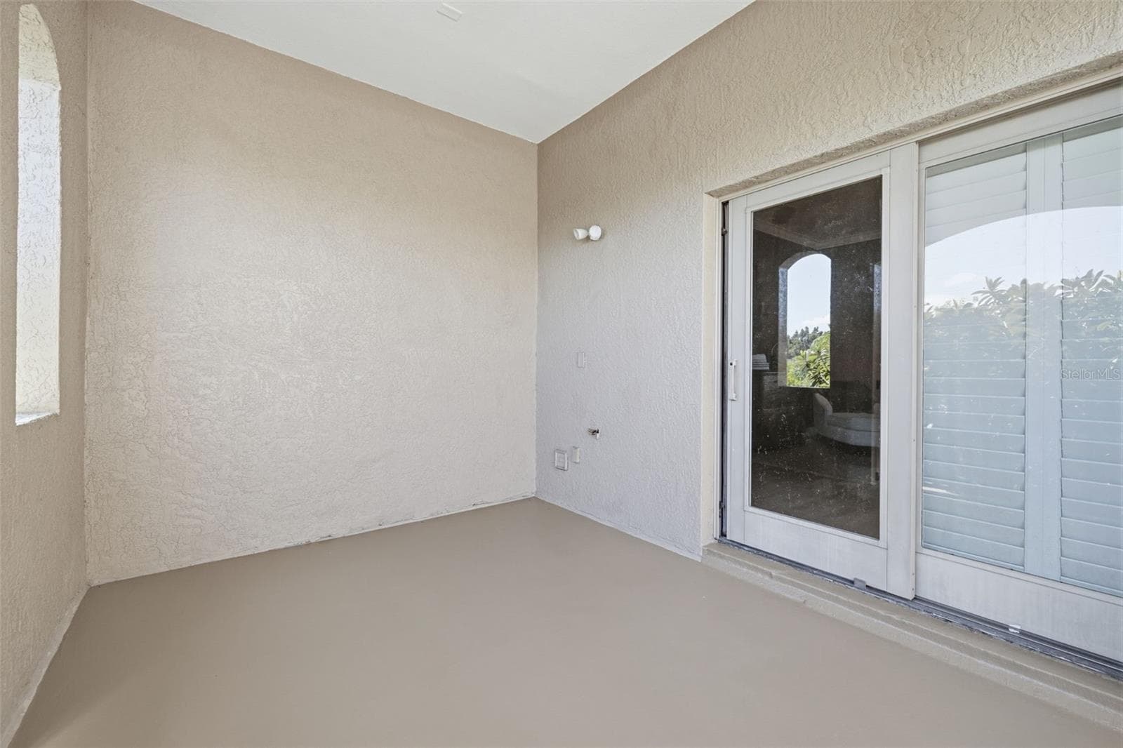 Townhouse at 615 SAXONY BLVD, ST PETERSBURG, photo 32 of 78