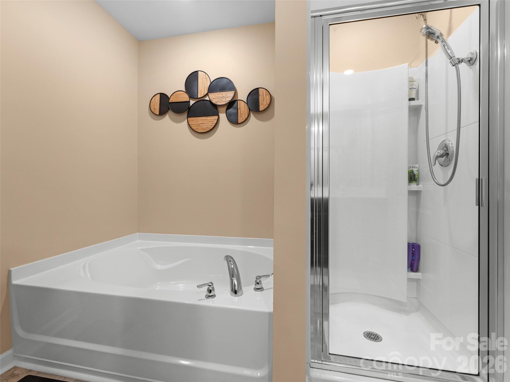 Ensuite w/ soaking tub and shower - 141 Wheatfield Road, Fletcher