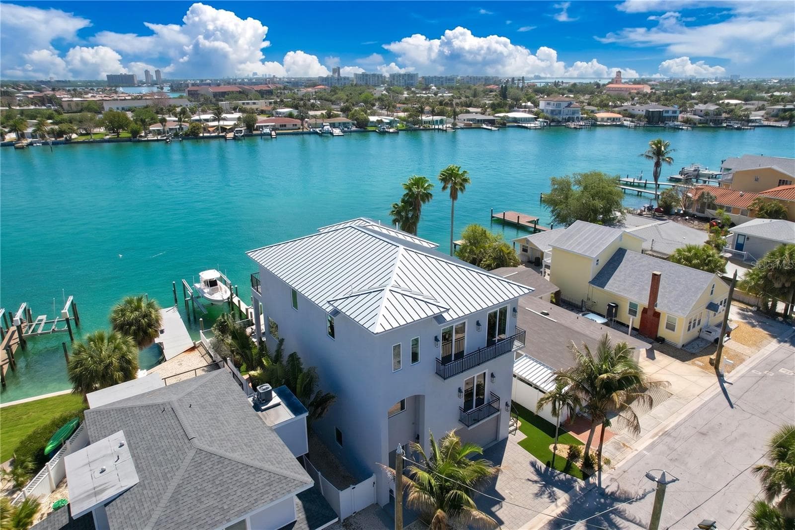 Single Family Residence at 306 BAY PLZ, TREASURE ISLAND, photo 2 of 75